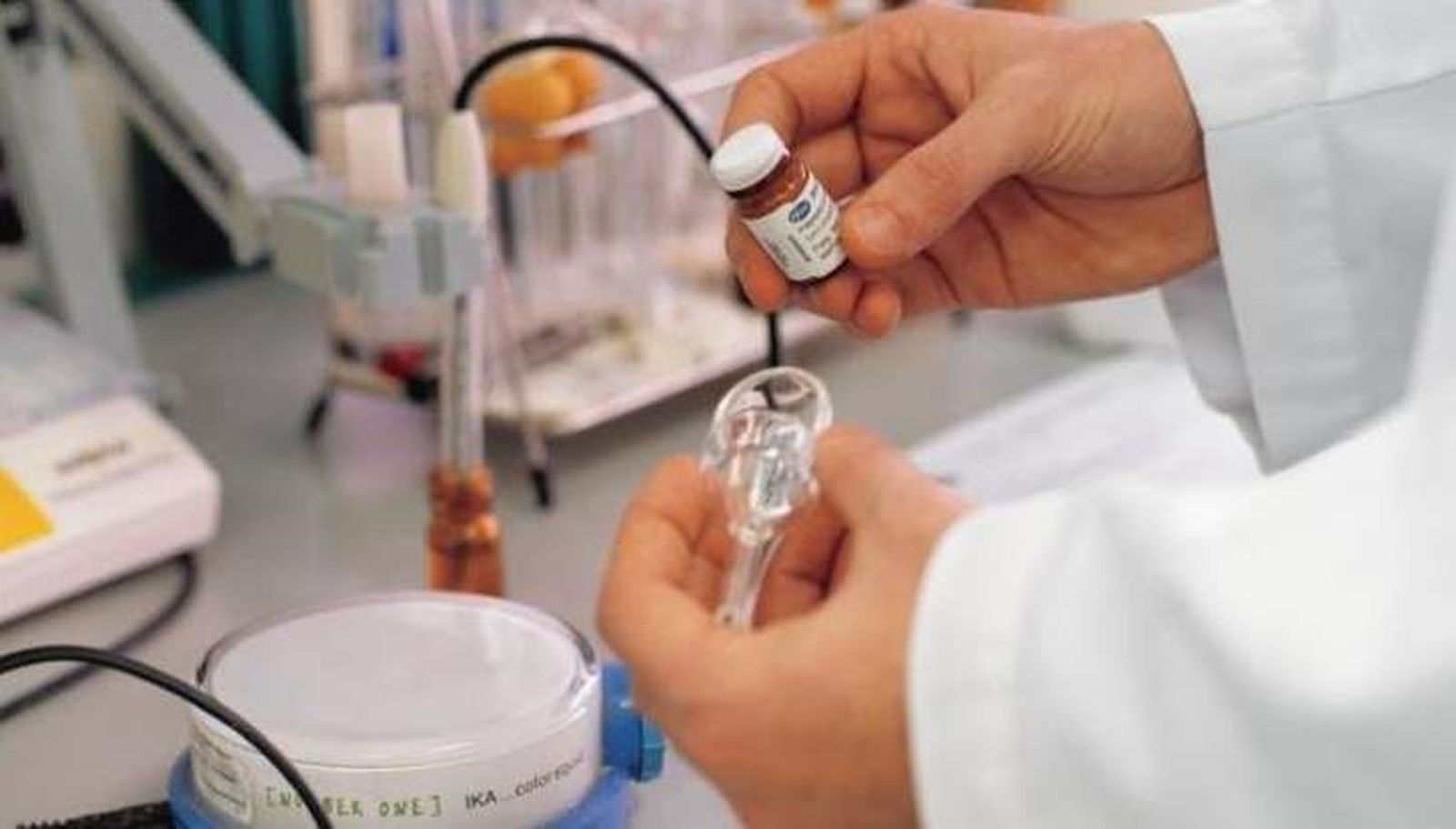 Más de dos millones de euros en suministros farmacéuticos para el Complejo Asistencial Universitario