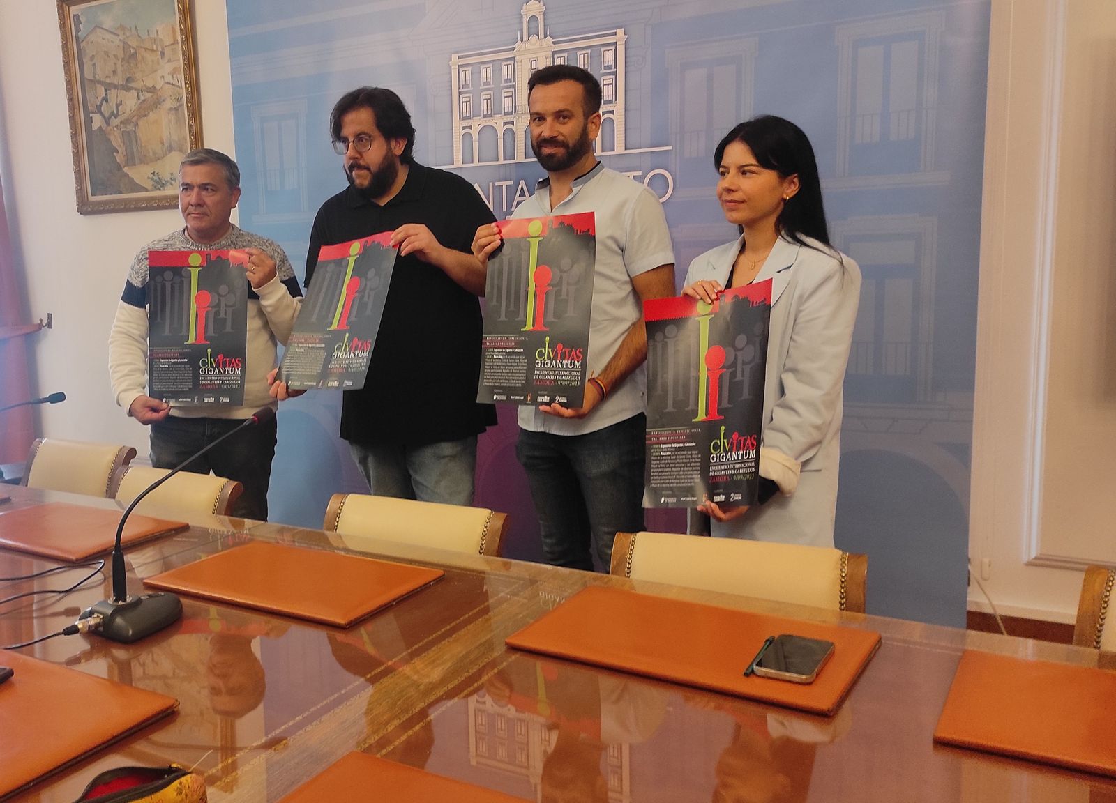 Presentación de 'Civitas Gigantum', encuentro internacional de gigantes y cabezudos que tendrá lugar en Zamora.