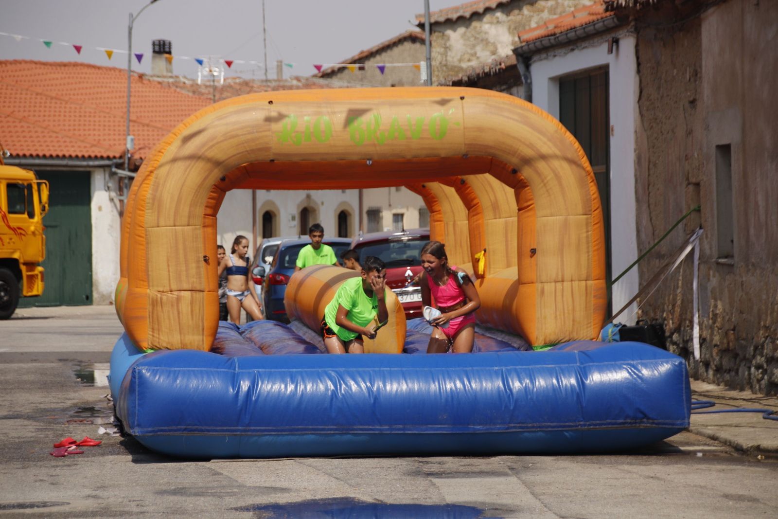 Moriscos, Parque acuático Divertilandia y tren neumático