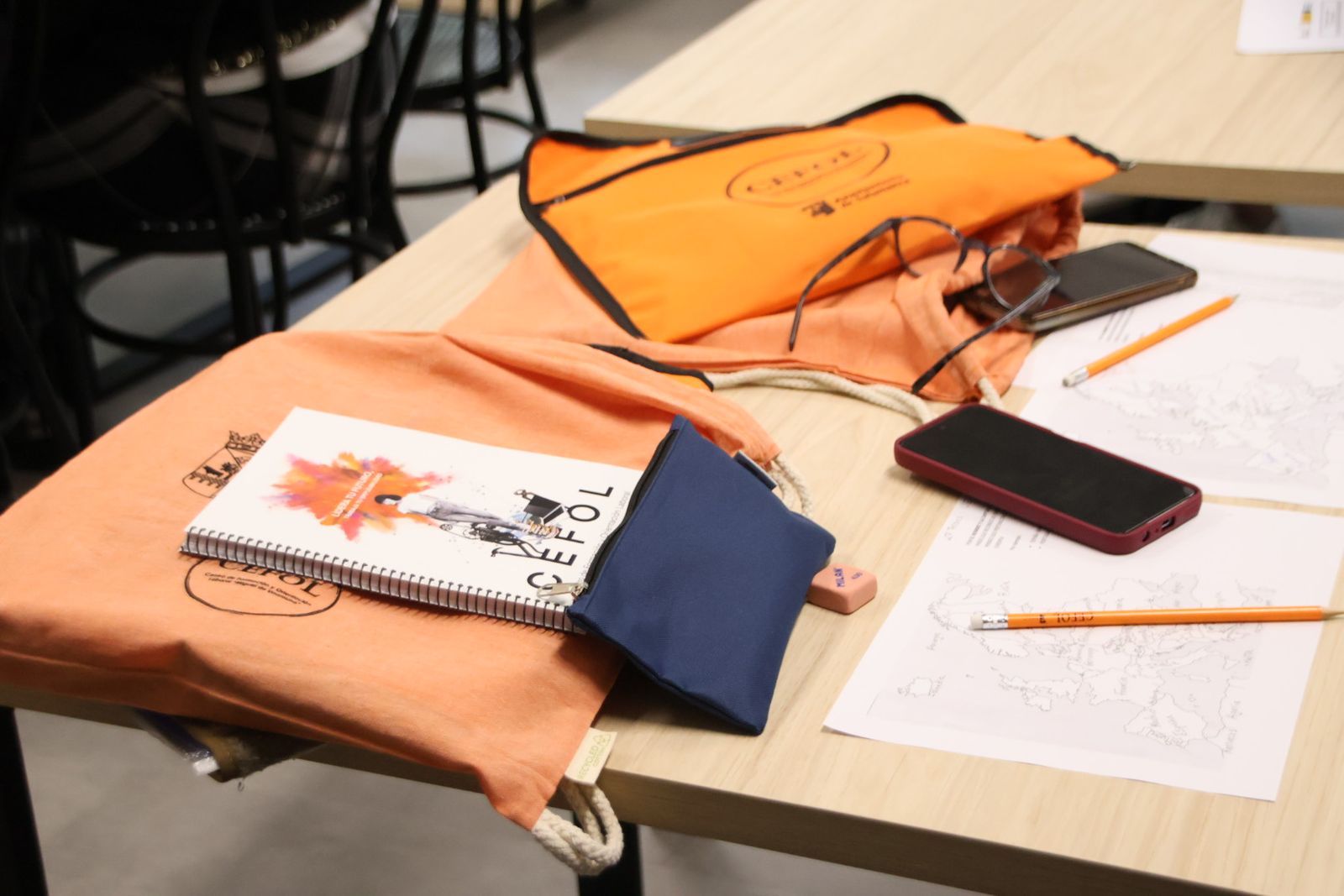 El alcalde de Salamanca, Carlos García Carbayo, visita la nueva acción formativa en hostelería del proyecto Laboris Helmántica