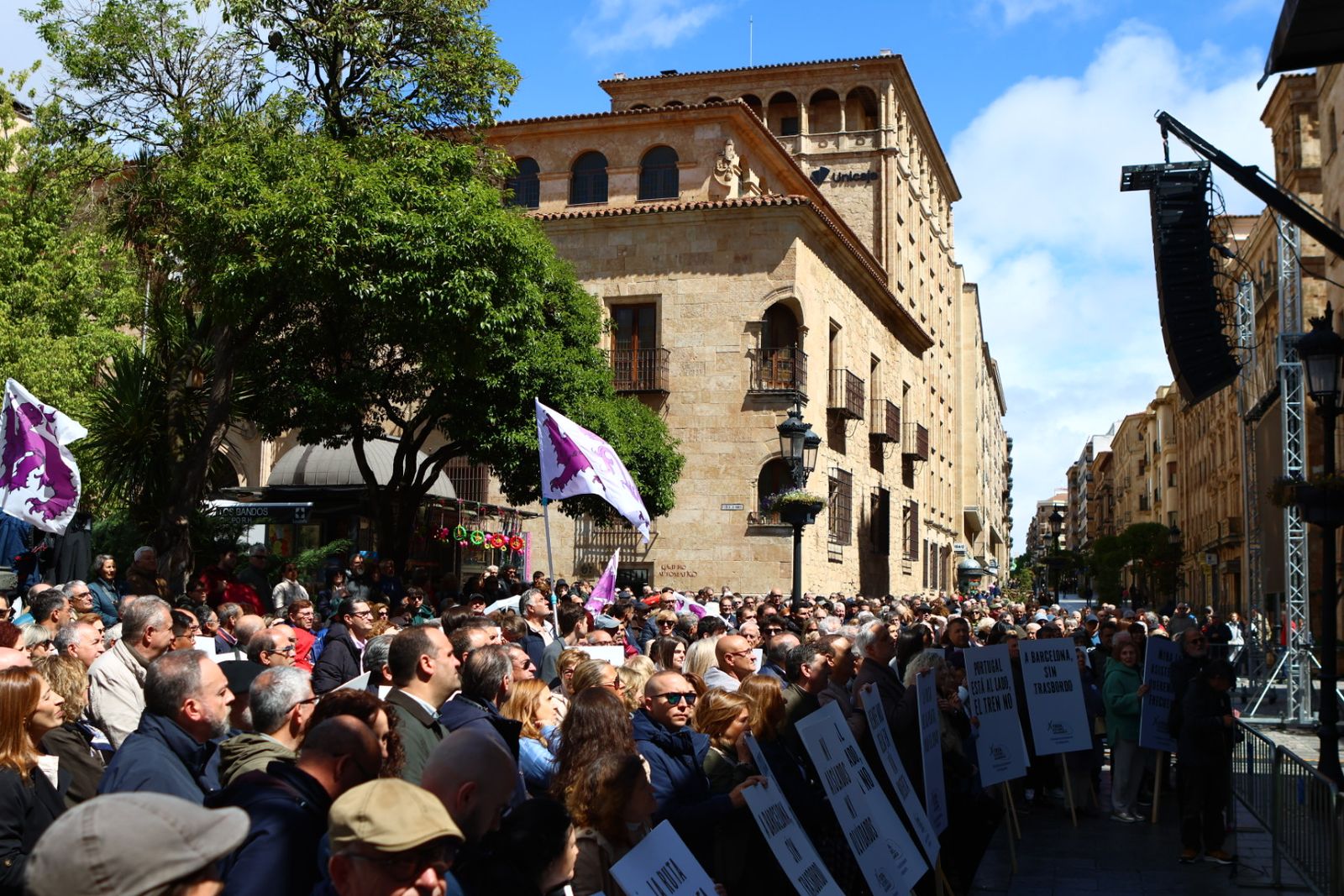 Así se ha vivido, en imágenes, la protesta que clama mejores conexiones ferroviarias en Salamanca