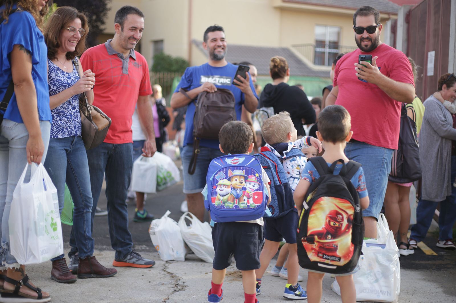 Niños en la vuelta al colegio en su primer día de clases   Foto Agencia ICAL (13)