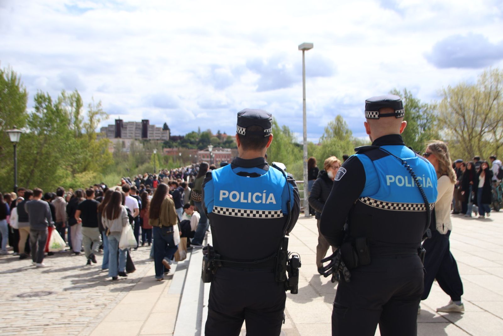 Un multitudinario Lunes de Aguas en Salamanca llena la ribera del Tormes