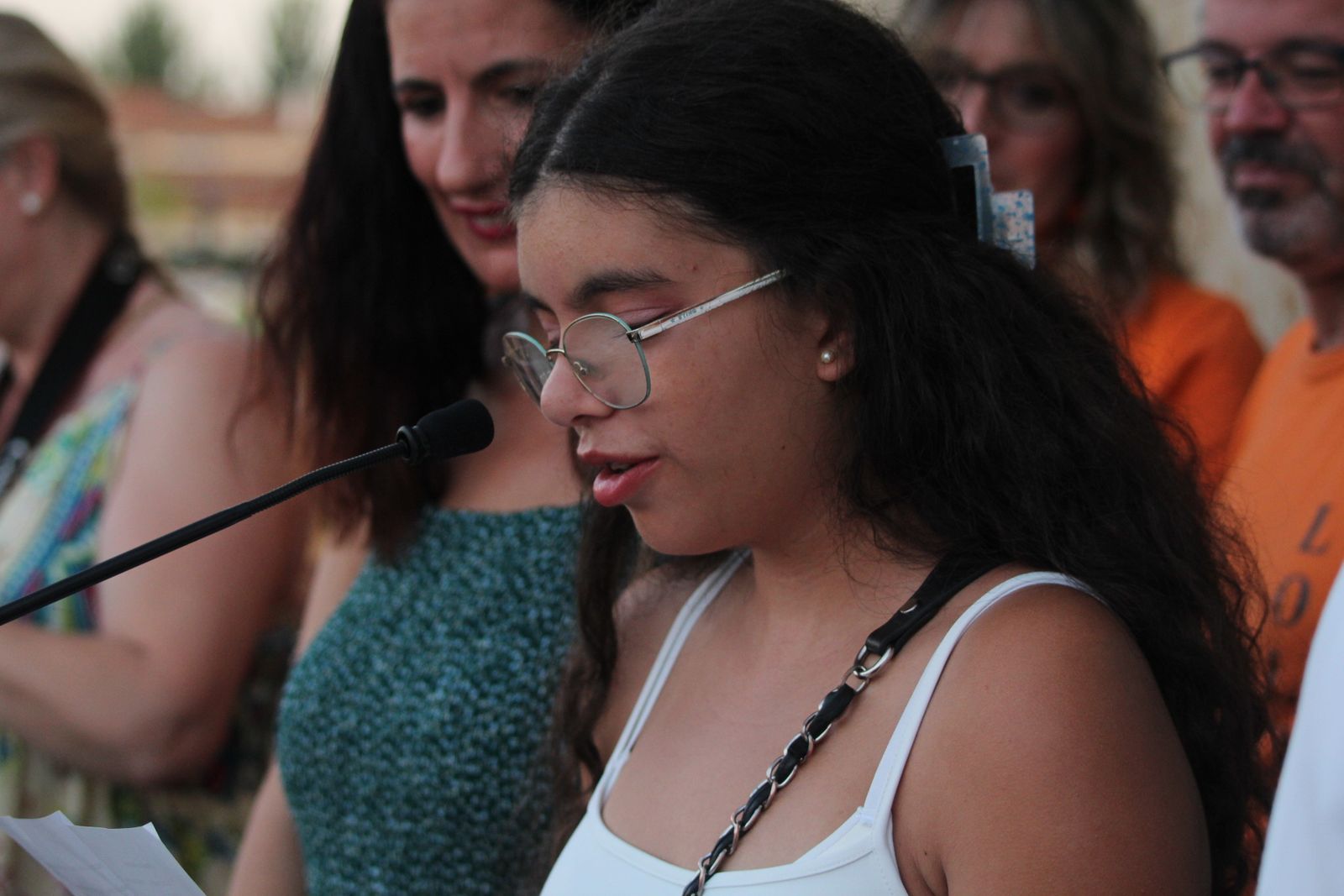 Doñinos de Salamanca. Pregón a cargo de la Asociación Noonan con Celia Vega Cepriá. Acto amenizado con sangría y la charanga El bombazo.