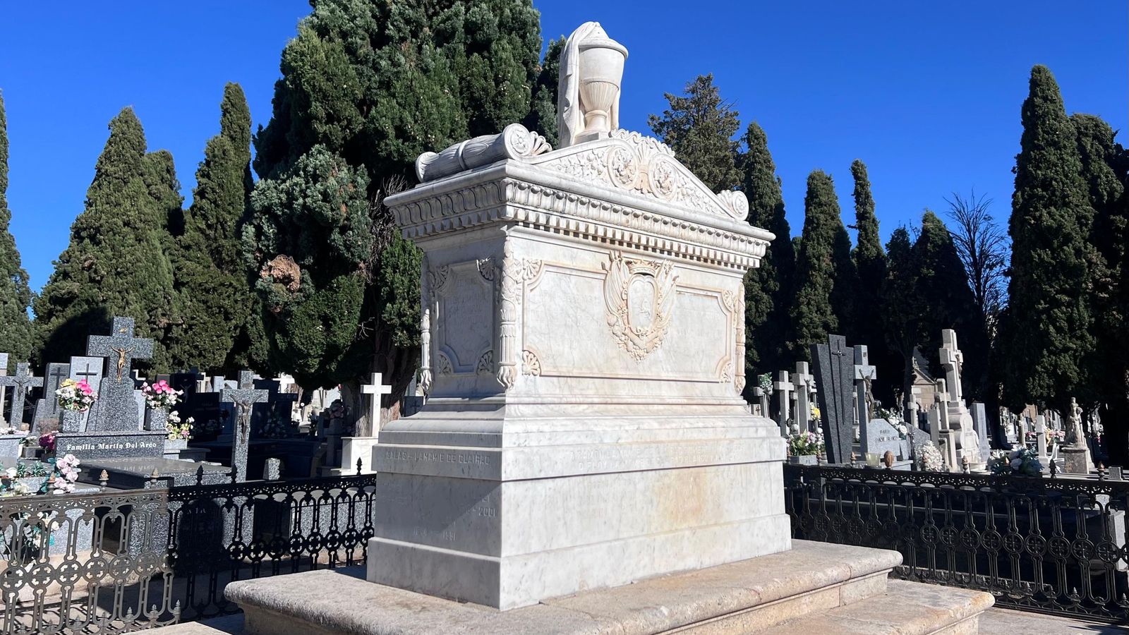 Sepulcro de Eloy Lamamié de Clairac 