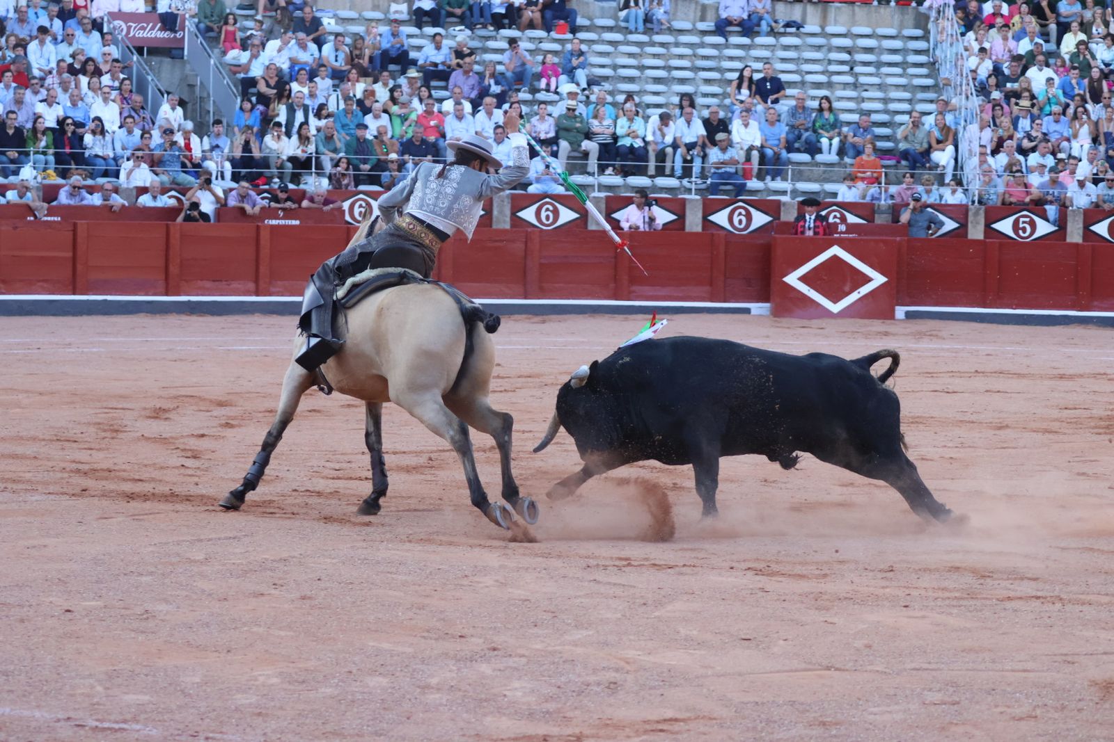 La Glorieta revive el aroma de la feria taurina con el primer festejo: Lea Vicens, Raquel Martín y Olga Casado