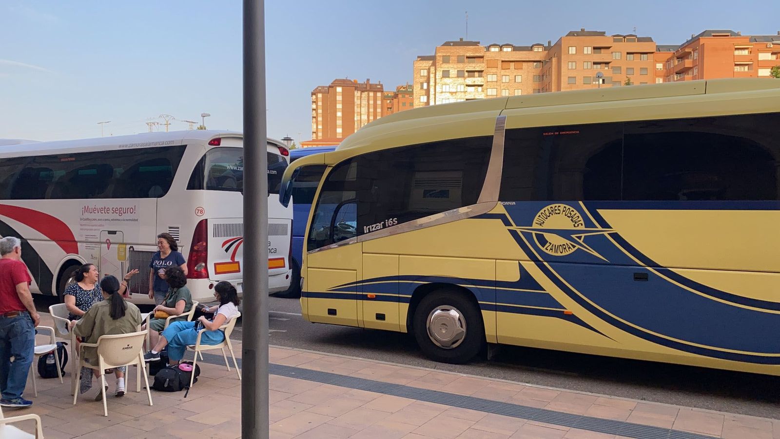 Autobuses en la estación de tren de Zamora. Archivo