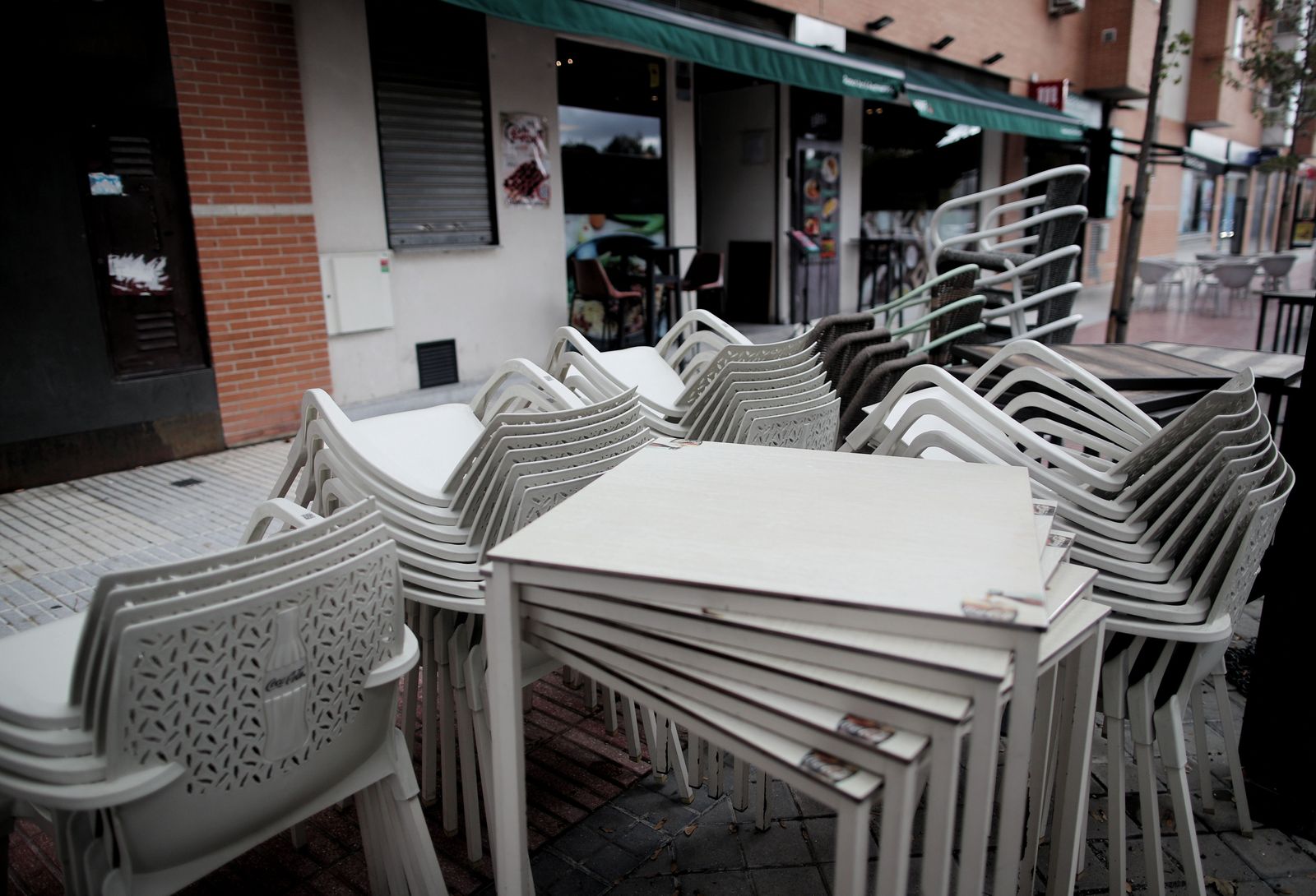 Terrazas de bares vacías