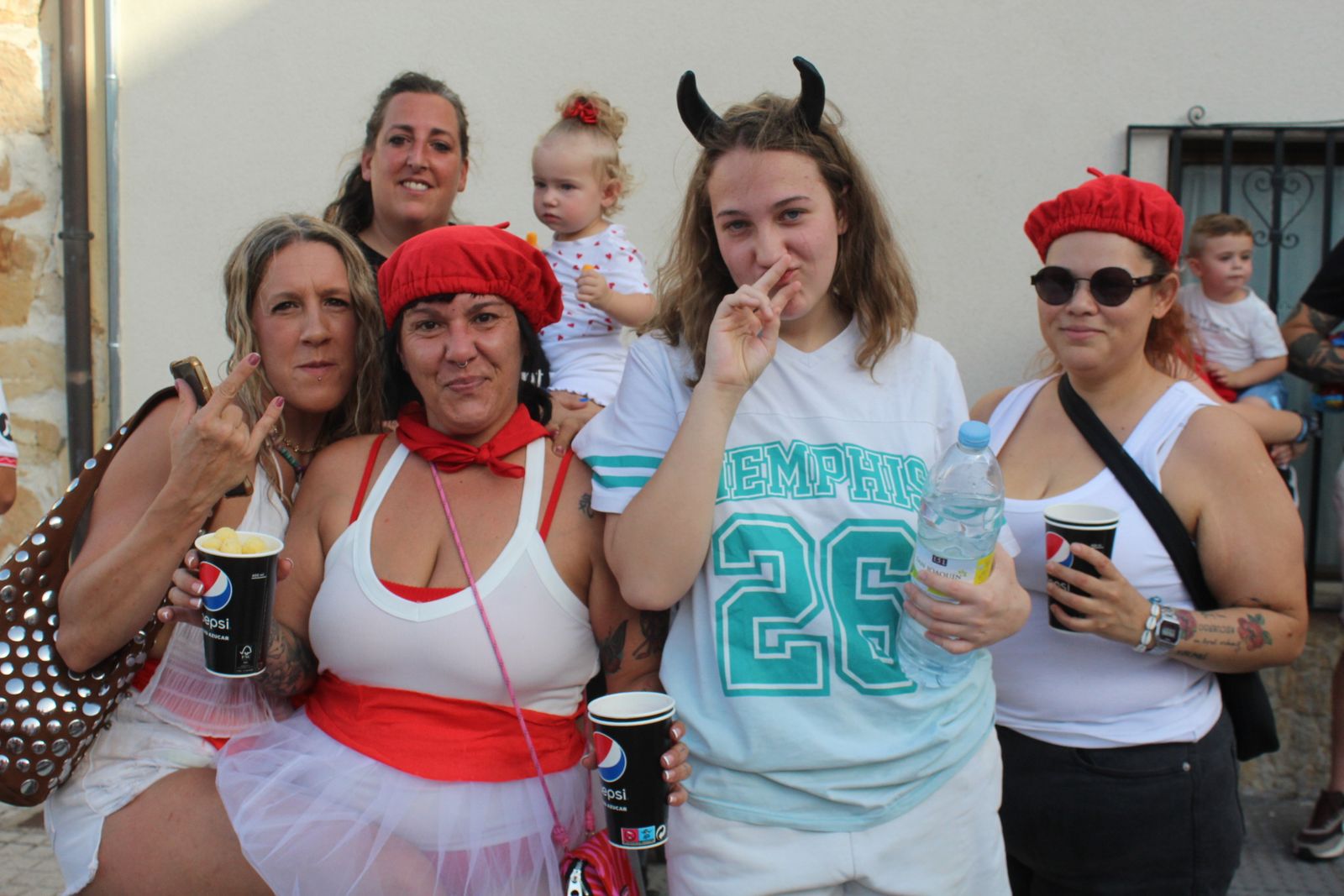 Castellanos de Moriscos. Paseo de peñas con la temática “Viva San Fermín”