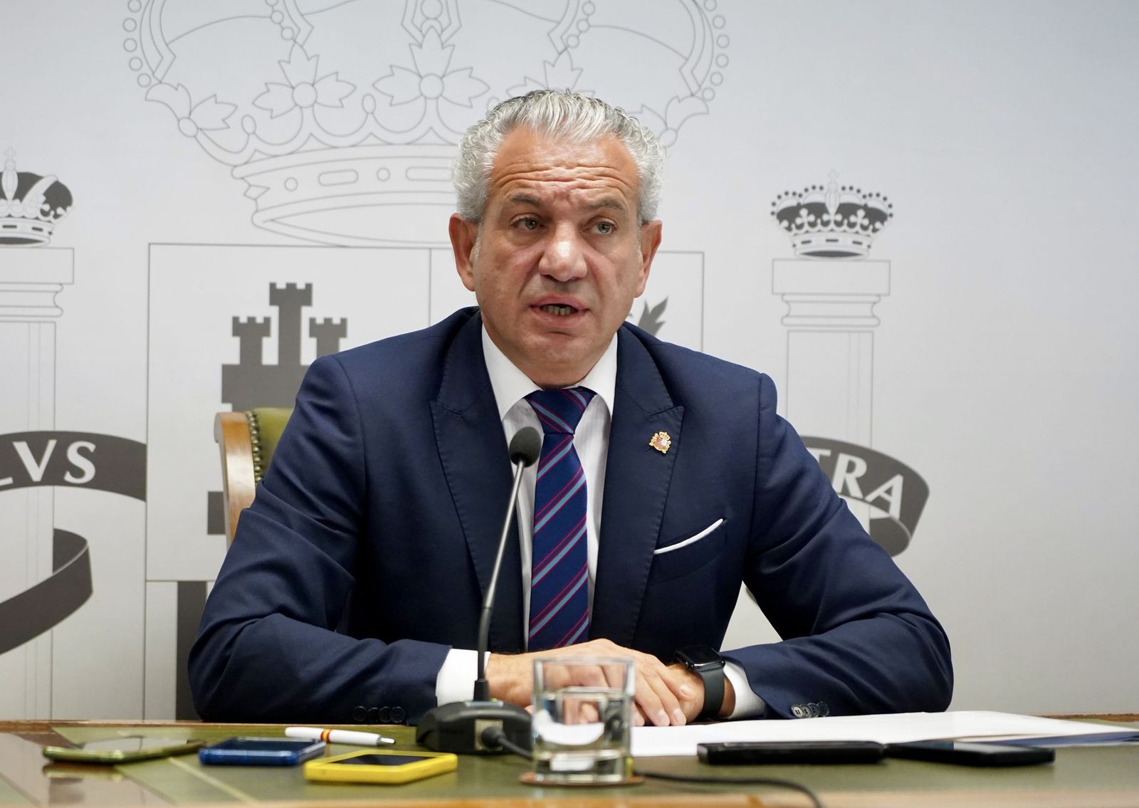 El delegado del Gobierno en Castilla y León, Nicanor Sen, presenta el informe de los medios del Gobierno que han participado en la extinción de los incendios durante el pasado mes de agosto en Castilla y León.