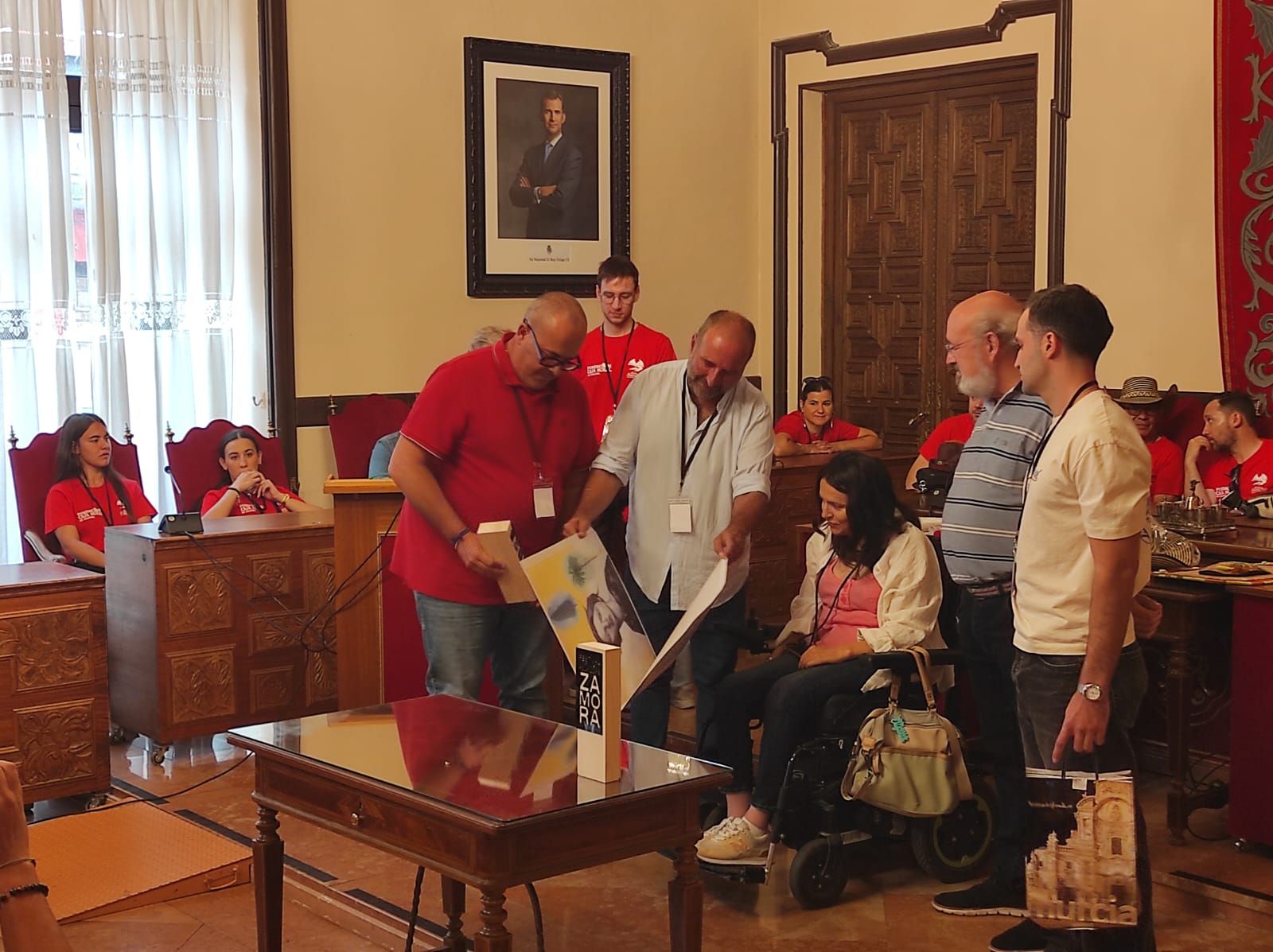 El Ayuntamiento de Zamora acoge a los componentes del XXI festival Internacional de folclore