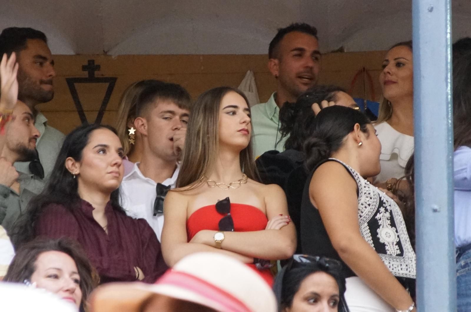 Expectación por ver los caballos de rejoneo en La Glorieta: imágenes del ambiente en los tendidos y en el patio de cuadrillas