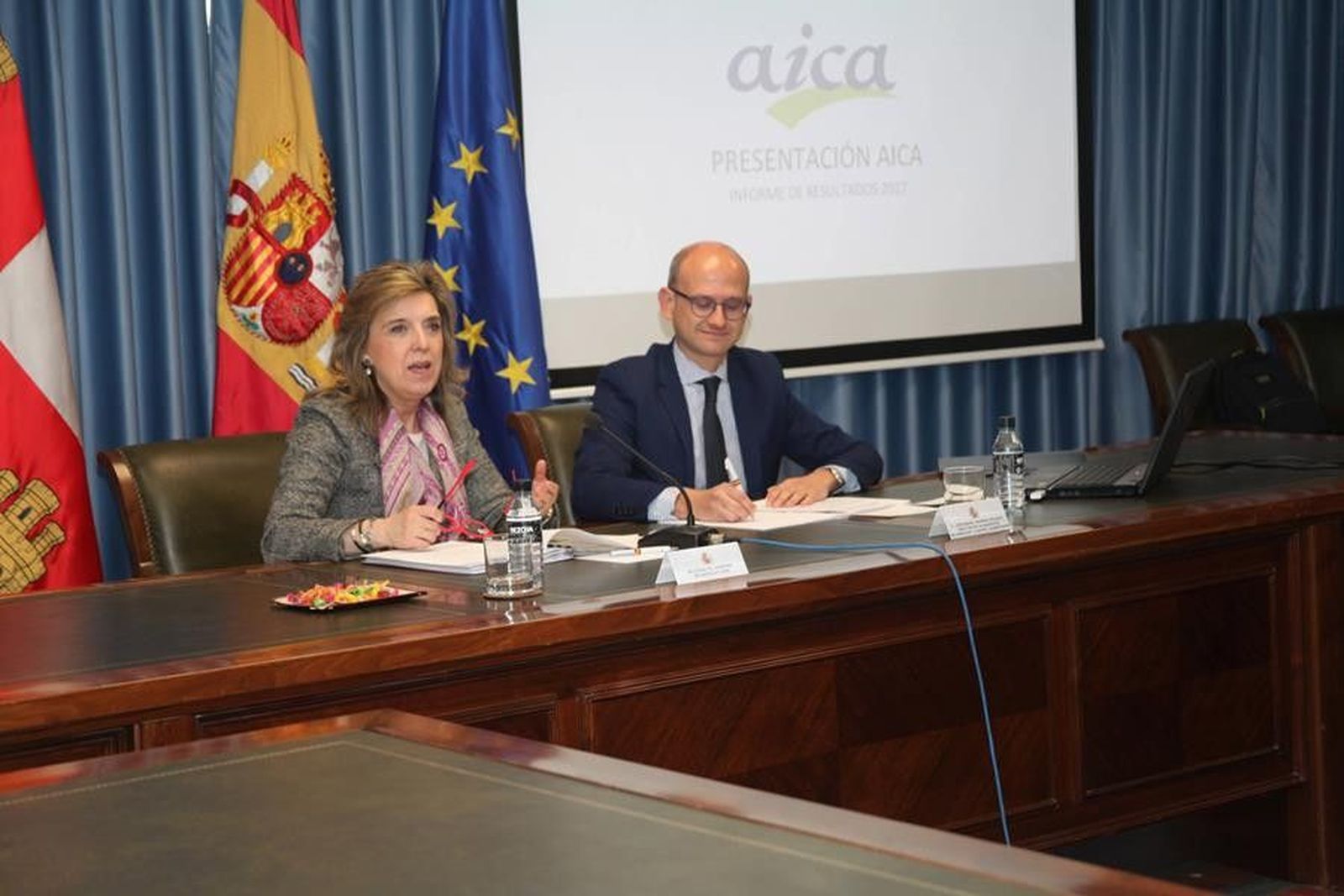 FOTO 3. Delegada del Gobierno CyL y director de AICA (Copy)