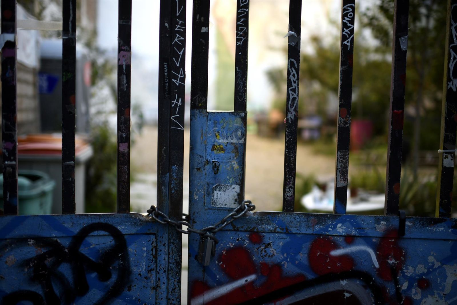 Una verja con candado. | EP