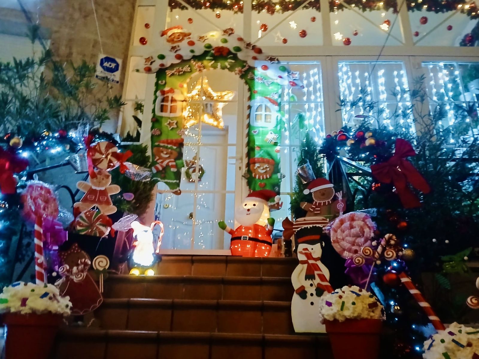 R.J.C. - Decoración navideña en una vivienda de Carbajosa de la Sagrada (1).jpg