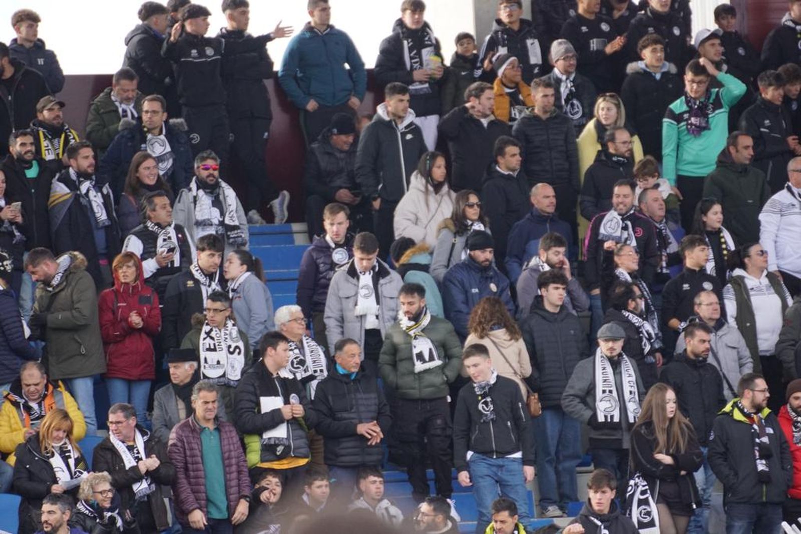 ambiente-en-las-gradas-en-el-partido-de-copa-del-rey-unionistas-sporting-de-gijon-12