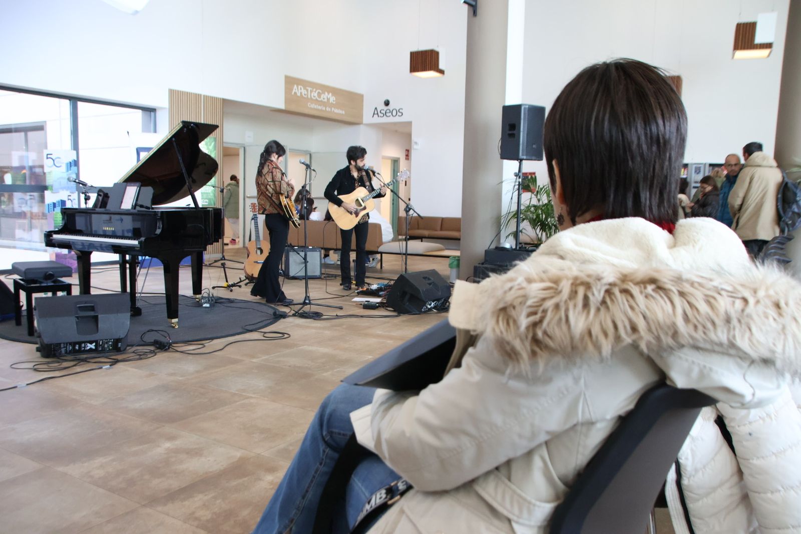 Concierto en el hall principal del Hospital de Salamanca, enmarcado dentro de los actos del 50 Aniversario del Hospital Clínico Universitario de Salamanca