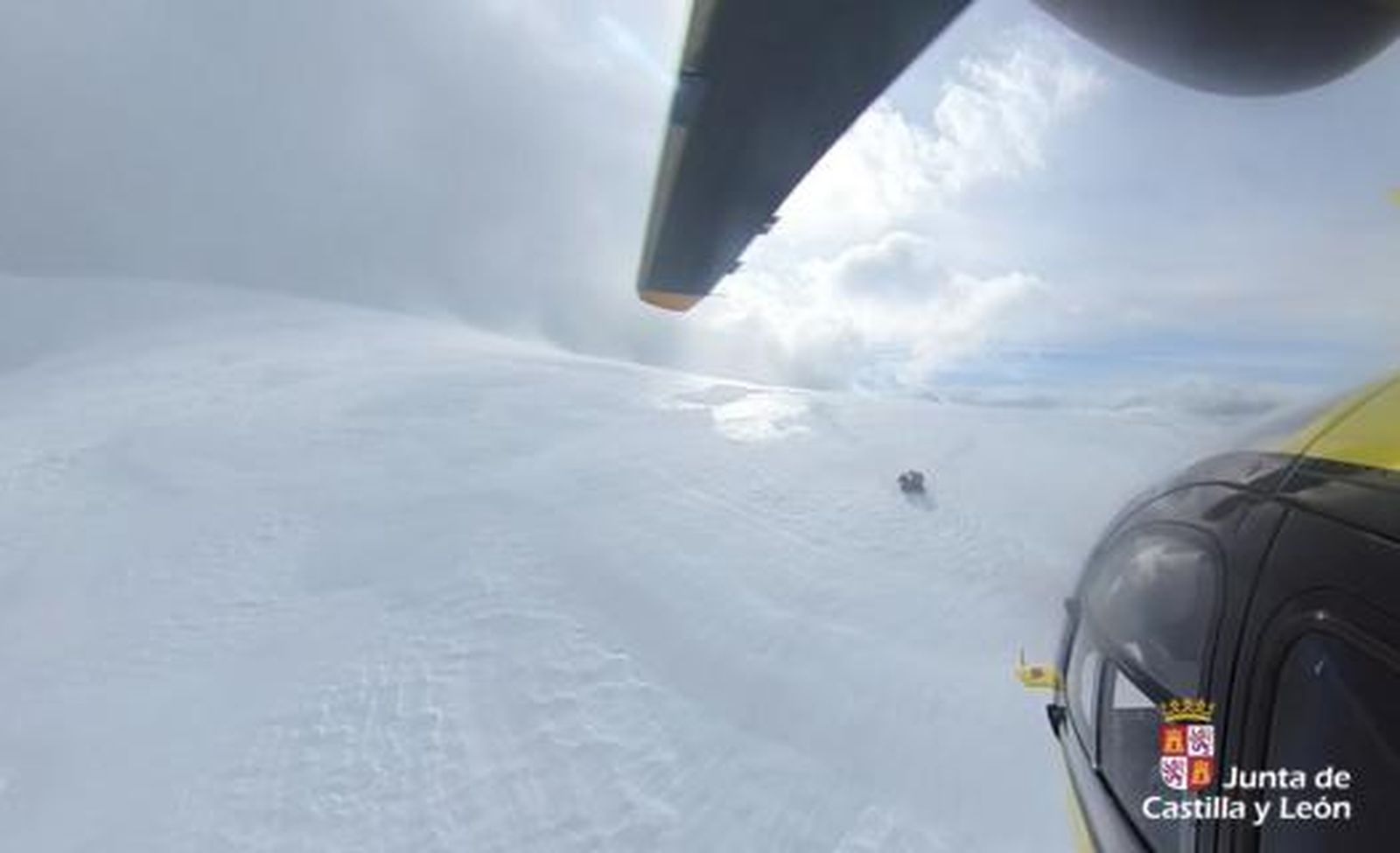 Rescatada en helicóptero una joven enriscada en la Laguna de Gredos