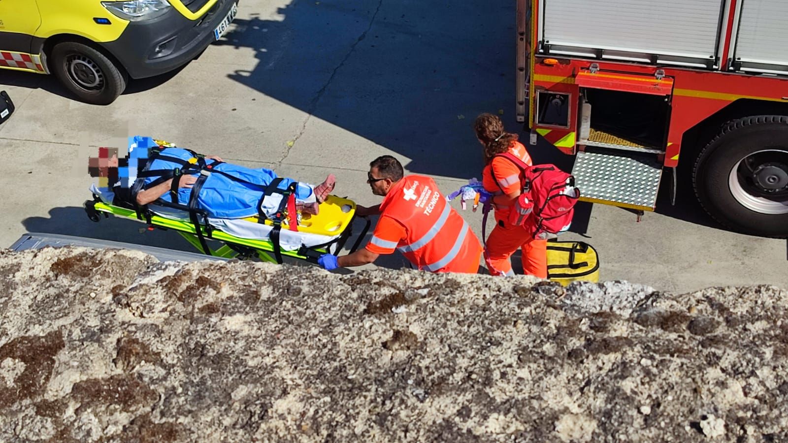 GALERÍA | Amplio despliegue de medios para rescatar a un hombre del río Duero en Zamora capital