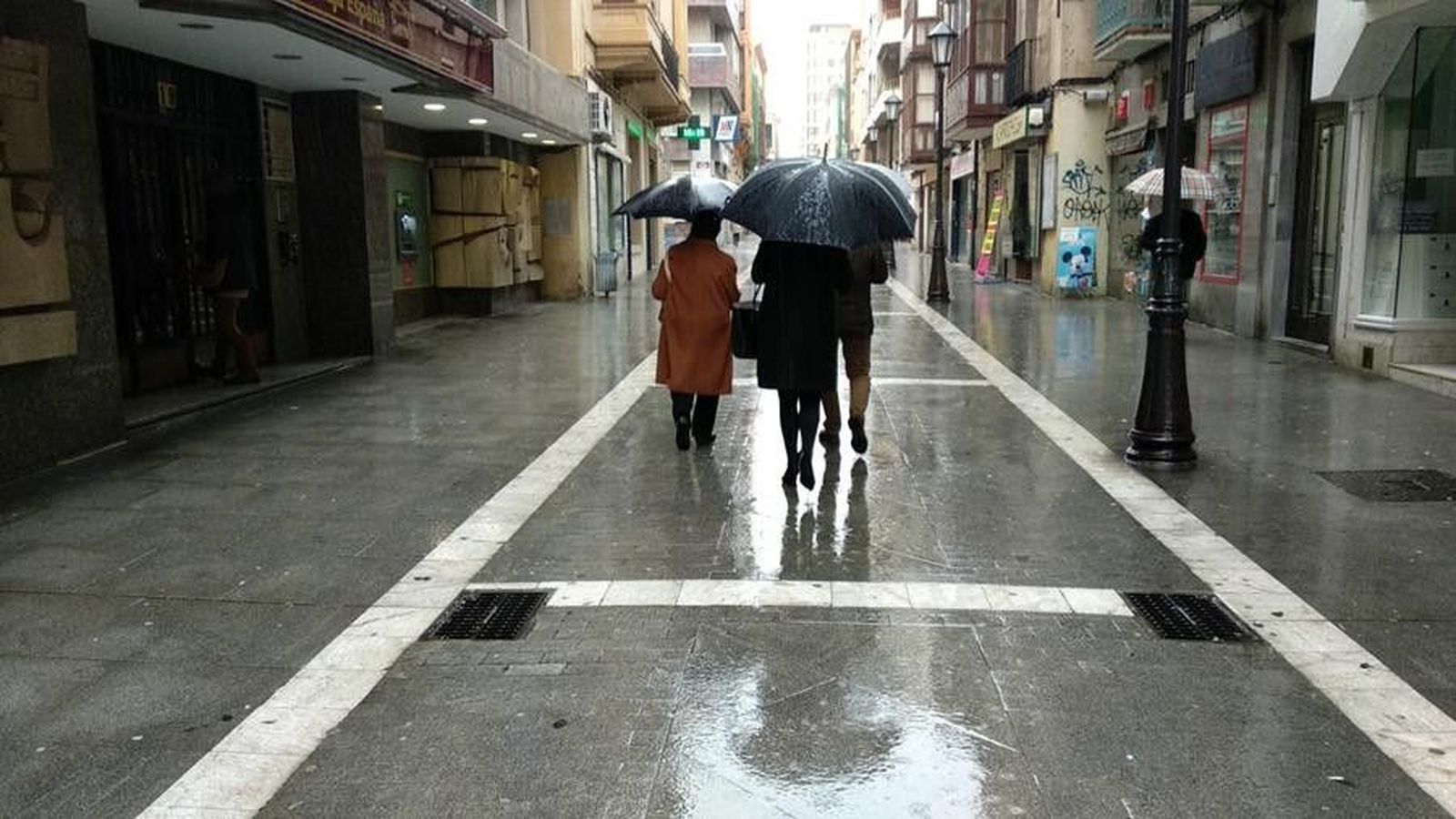 Tiempo lluvia paraguas otoño ivierno