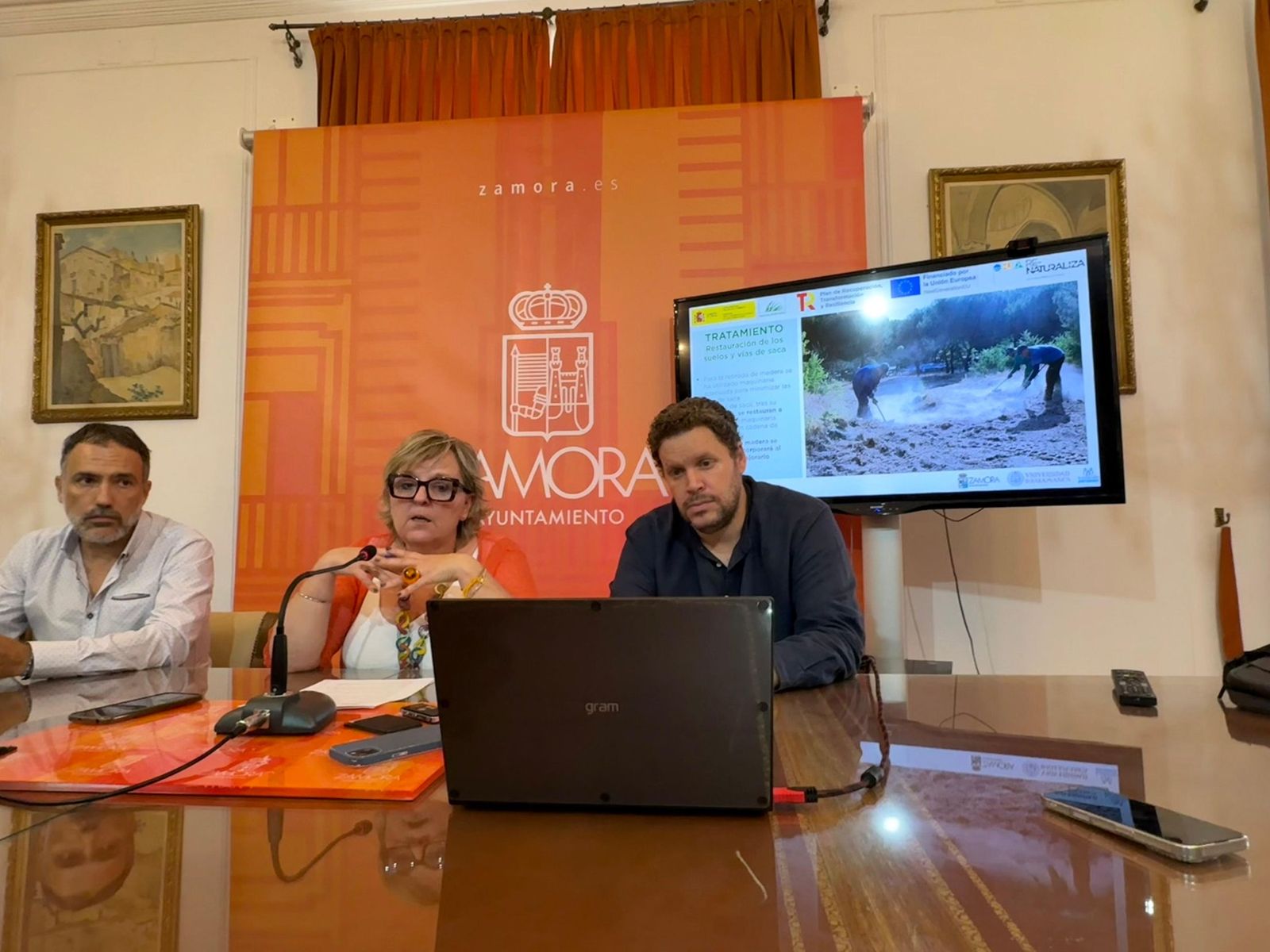 Un instante de la rueda de prensa