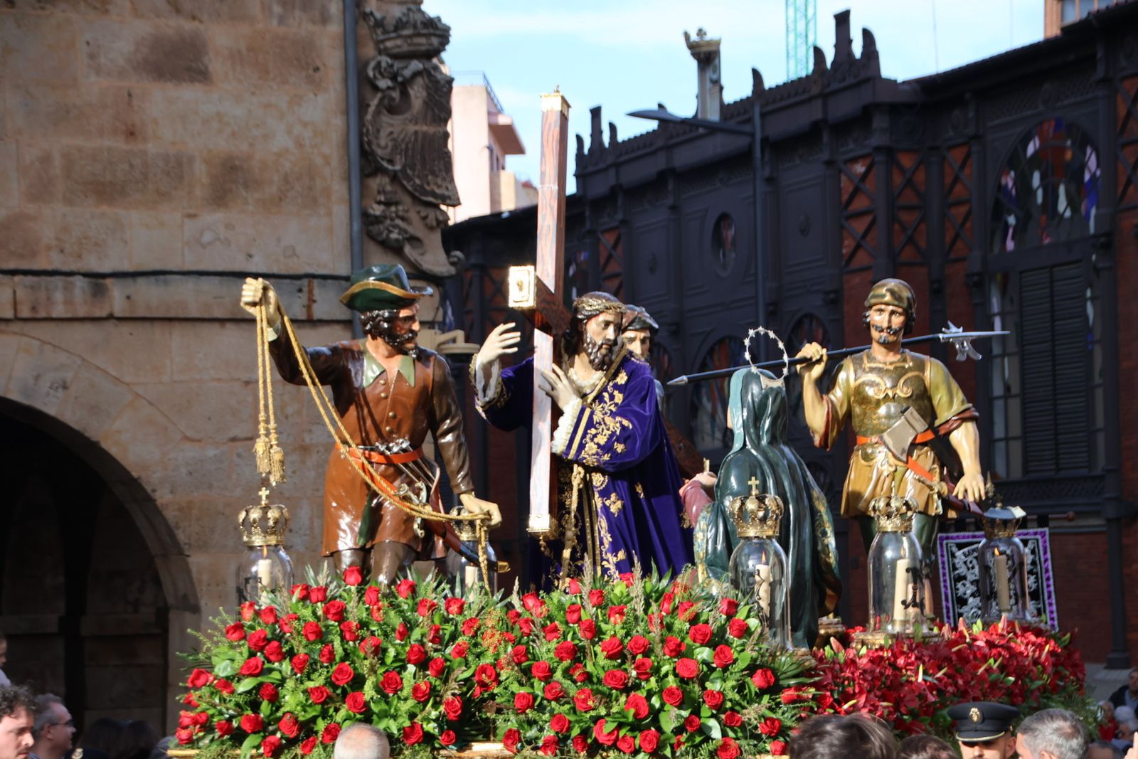 La procesión del Nazareno deslumbra a Salamanca como muestra de historia y devoción tras años suspendiéndose