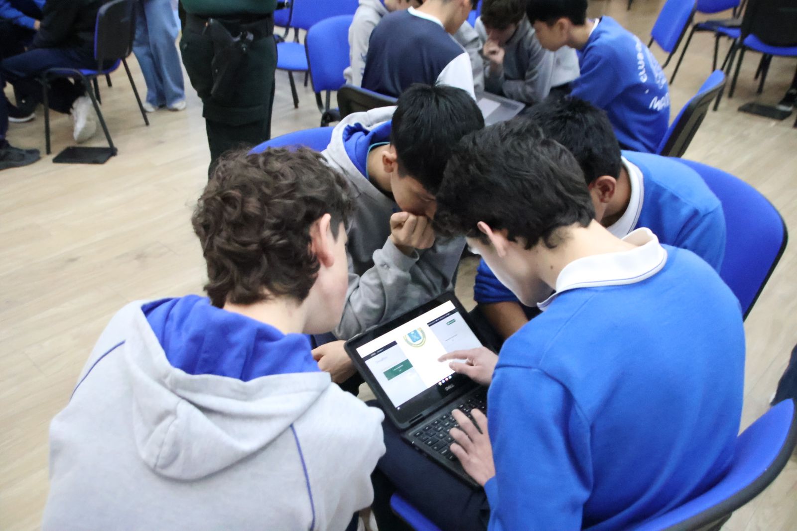 Reportaje ciberliga con Guardia Civil en Maristas