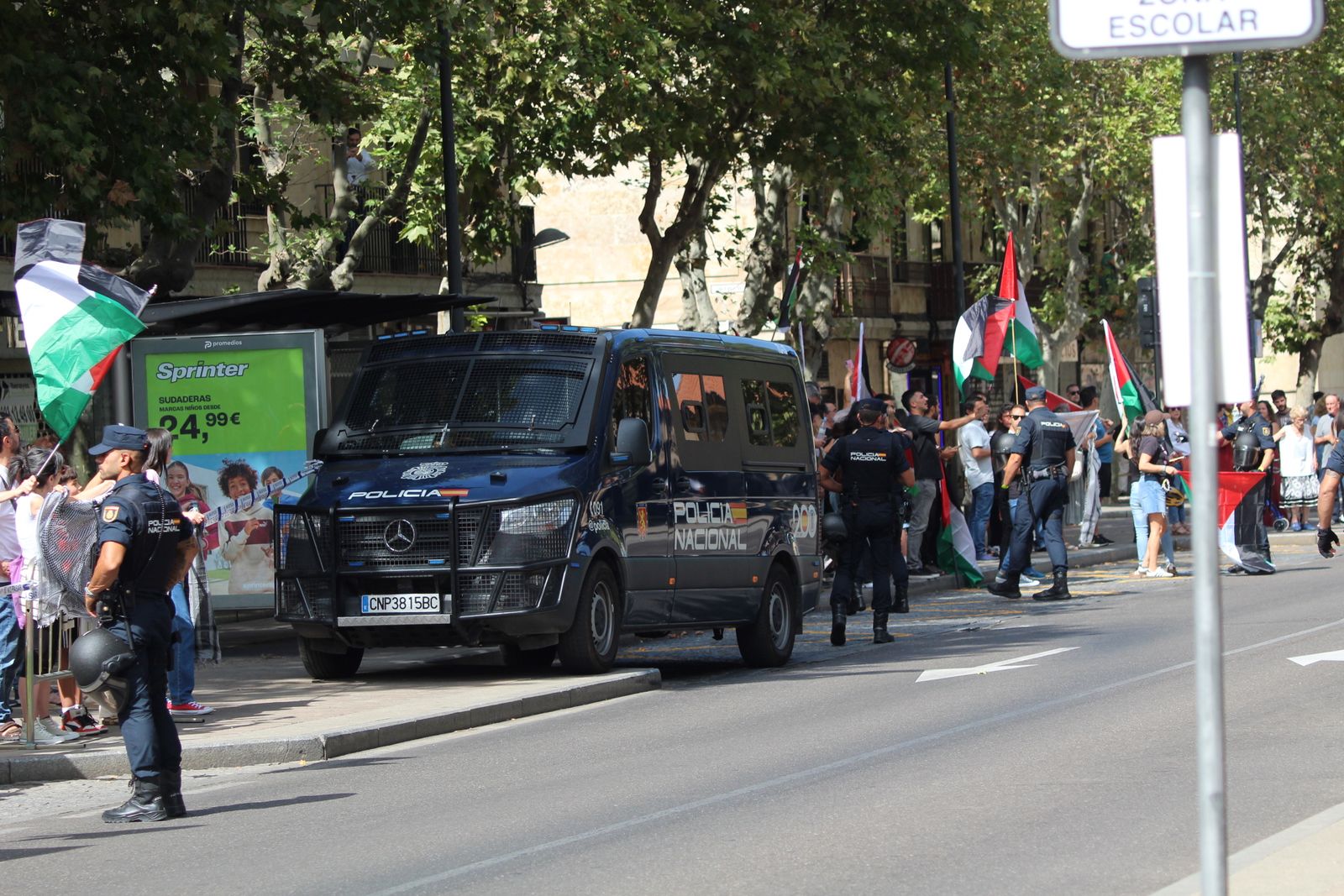 Protestas por Palestina al paso de la Vuelta Ciclista a España por Salamanca