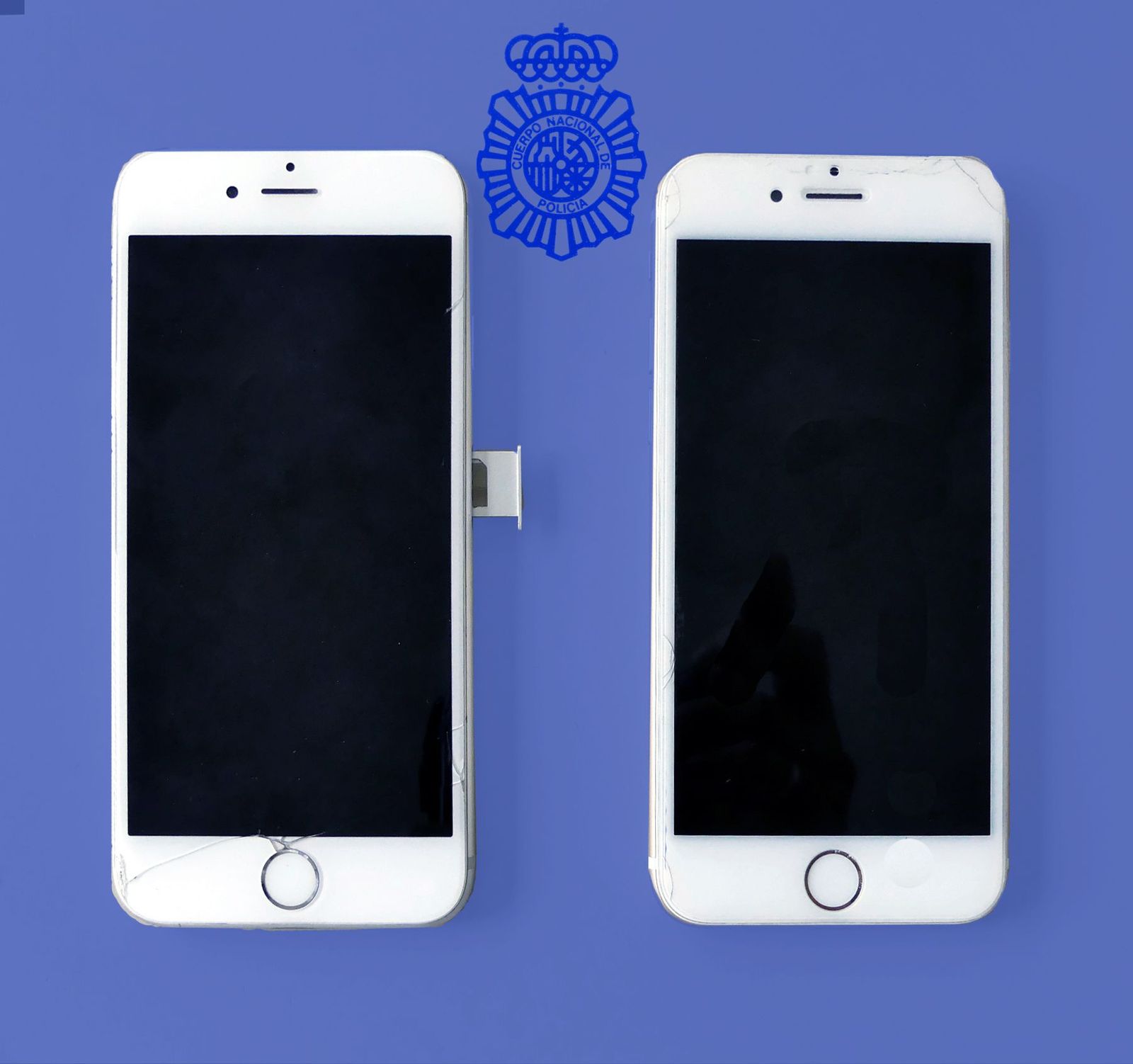 Dos de los teléfonos que portaba el detenido