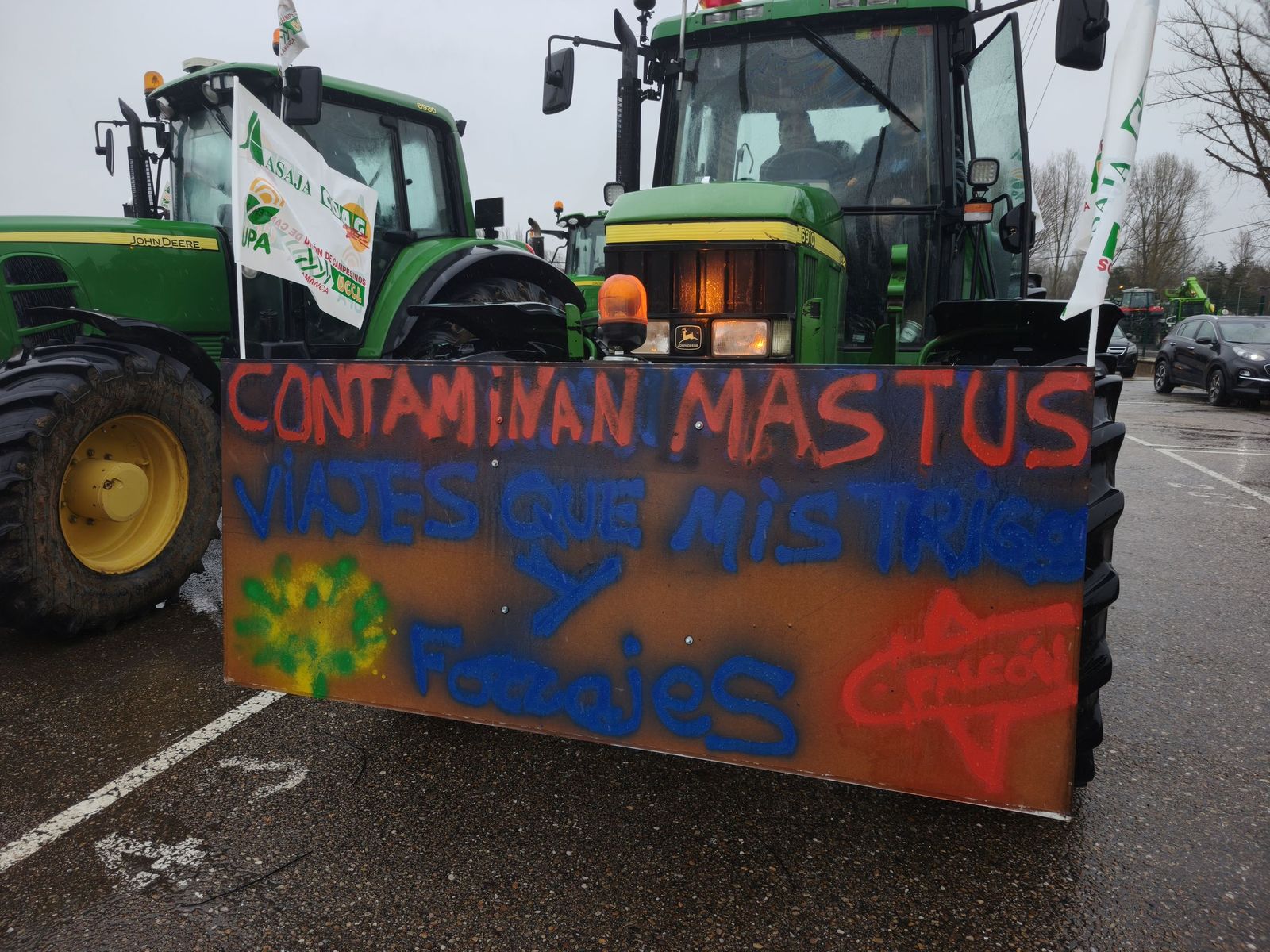 En imágenes la marcha con tractores y vehículos de campo en Salamanca en protesta contra Mercosur