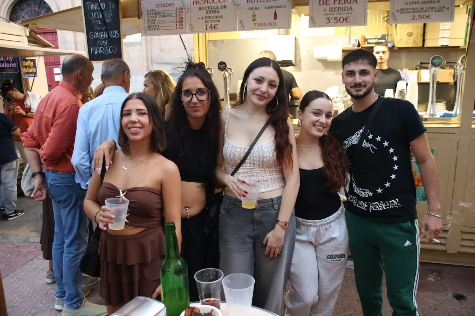 Ambiente de las casetas el  jueves por la tarde noche
