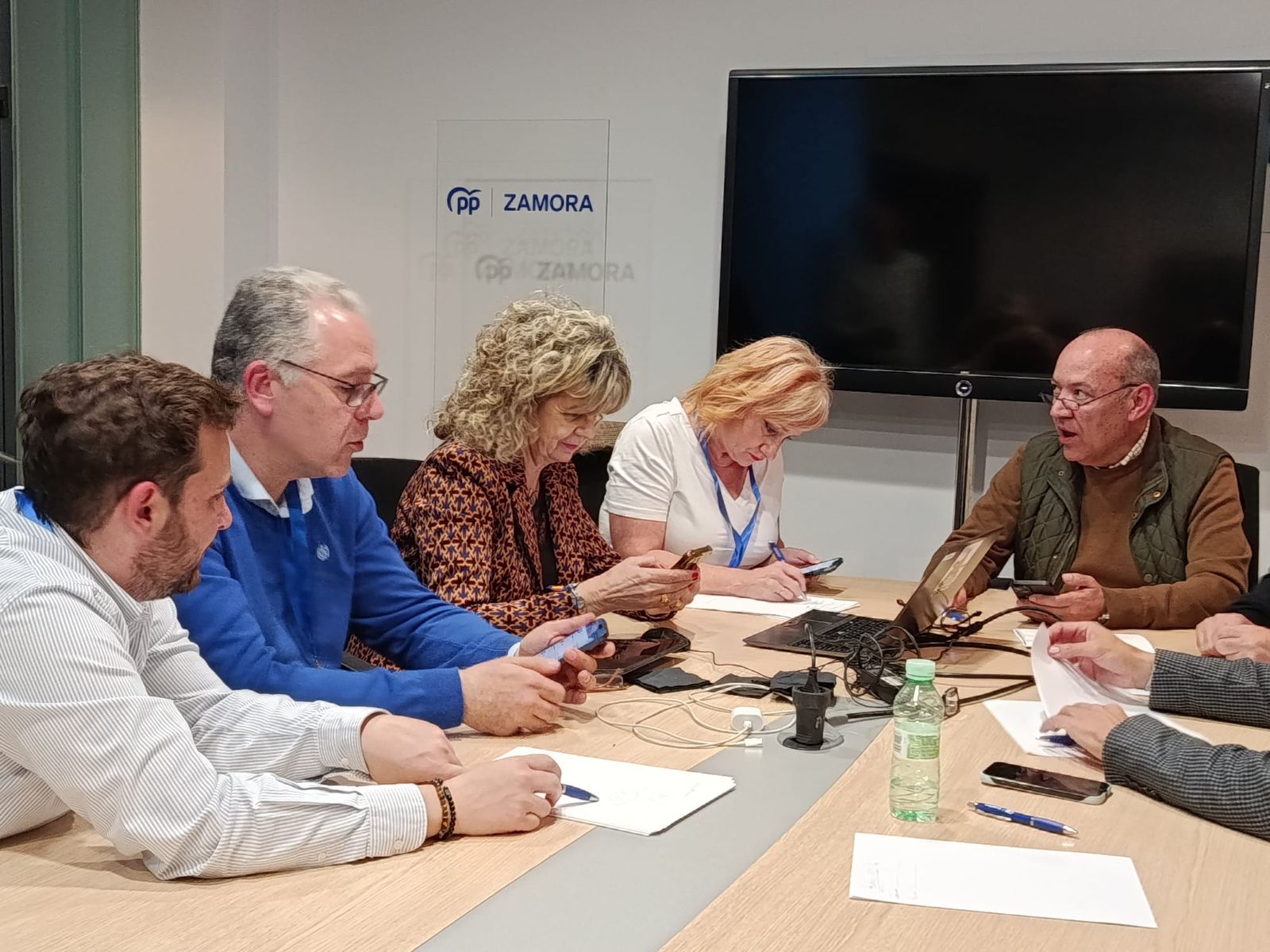 Noeche electoral en la sede del PP en Zamora