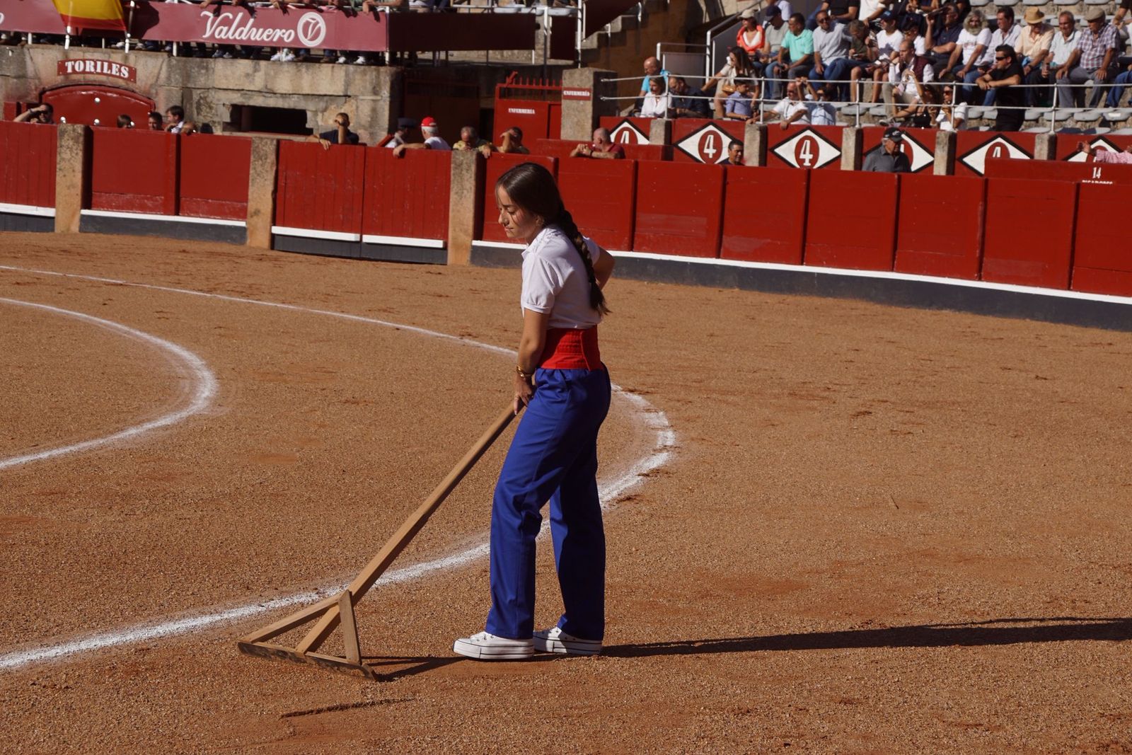 Así han vivido los salmantinos el primer festejo de la feria taurina 2025: imágenes del ambiente en los tendidos y en el patio de cuadrillas