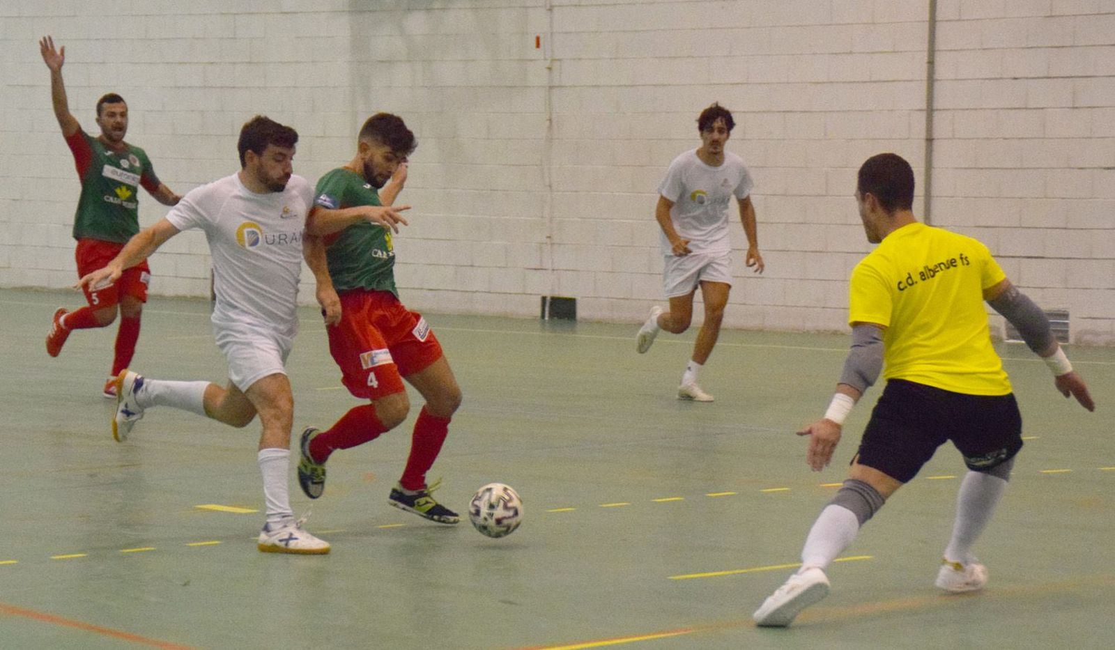 Miguelito intenta terminar un ataque del InterSala