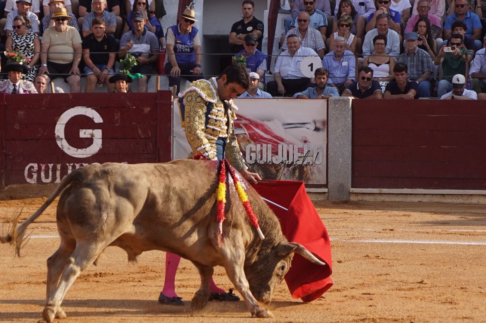 : Emilio de Justo y Diosleguarde cierran en hombros una feria de Guijuelo marcada por las despedidas de El Capea y Javier Castaño