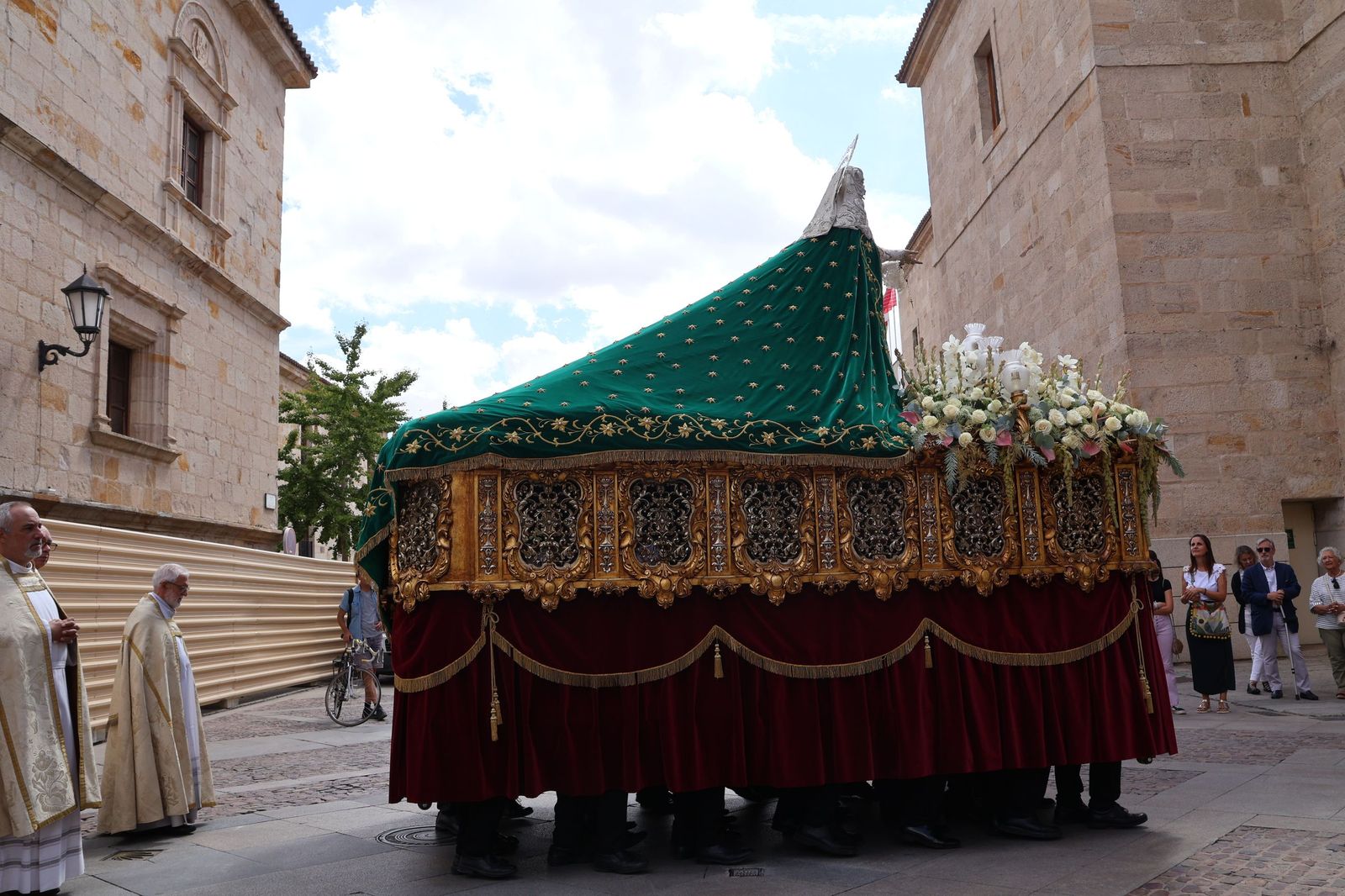 Procesión extraordinaria de la Virgen de La Esperanza