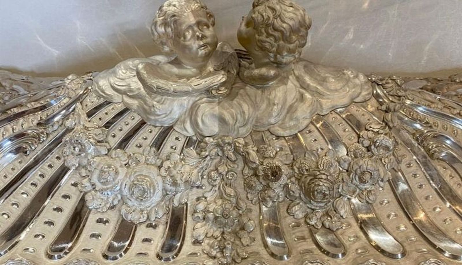 Restauración de la urna de plata de Santa Teresa de Jesús 