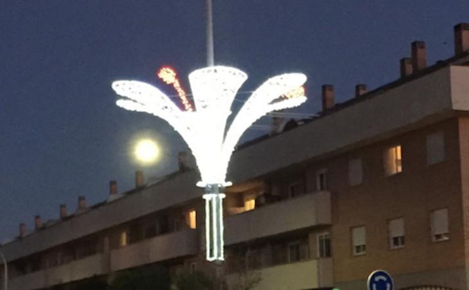Imagen de archivo, luces navideñas de Santa Marta