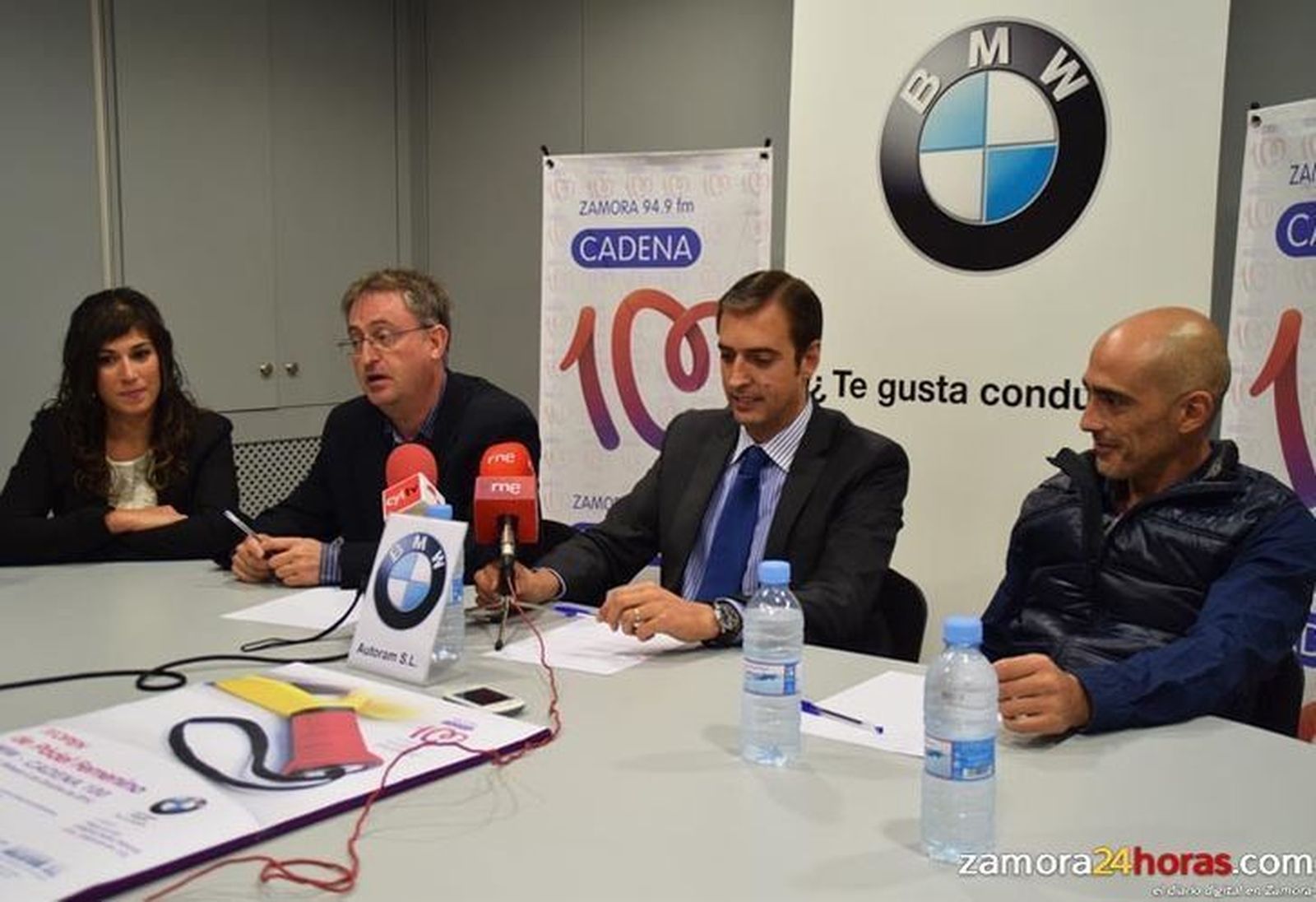 Las mejores raquetas femeninas de la provincia compiten en el IV Torneo Cadena 100 BMW Autoram