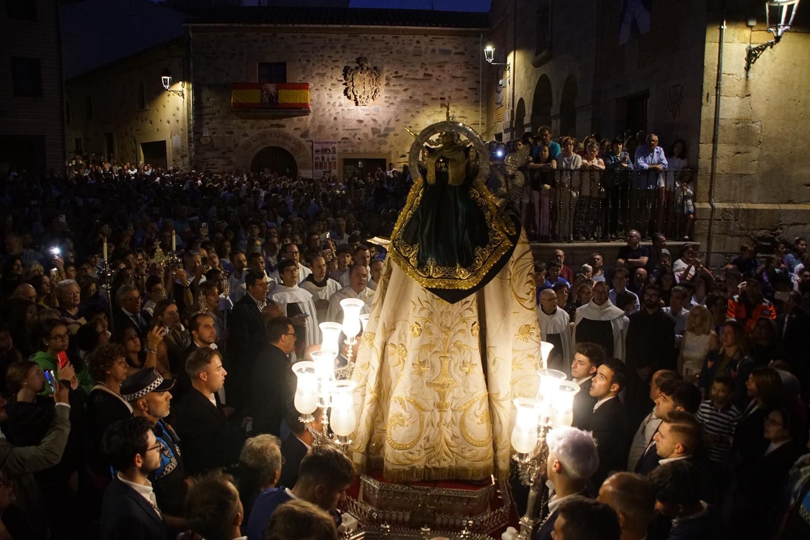 Procesión del regreso a clausura de Santa Teresa de Jesús