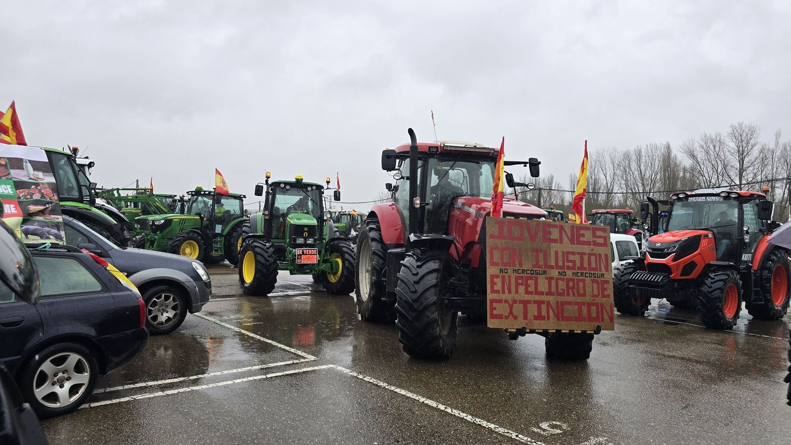 En imágenes la marcha con tractores y vehículos de campo en Salamanca en protesta contra Mercosur