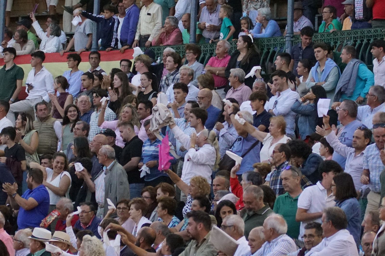 Clase práctica con alumnos de la Escuela de Tauromaquia de Salamanca (Diego Mateos, Noel García y Álvaro Rojo con erales de Esteban Isidro)