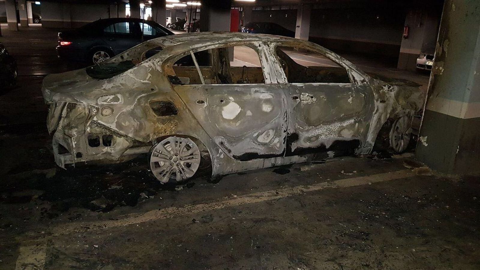 A prisión el indigente acusado de quemar un coche en el parking del hospital de la Santísima Trinidad