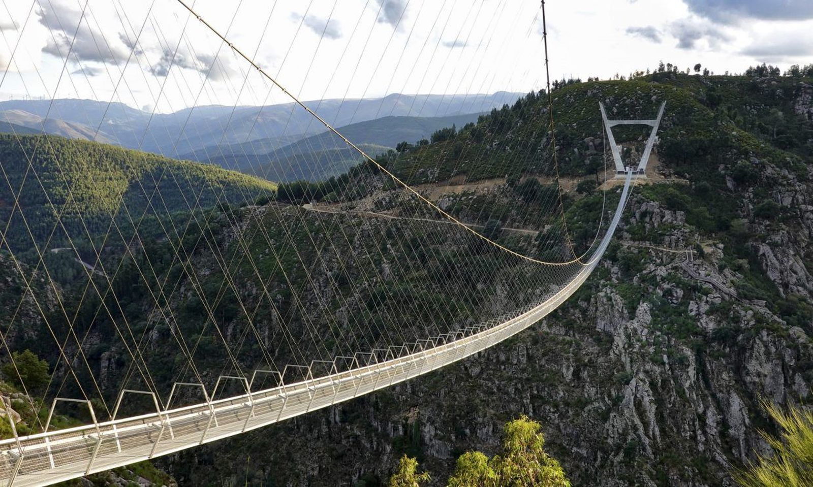 VÍDEO | El puente colgante más largo del mundo que está ‘a tiro de piedra’ de Salamanca, abre este domingo
