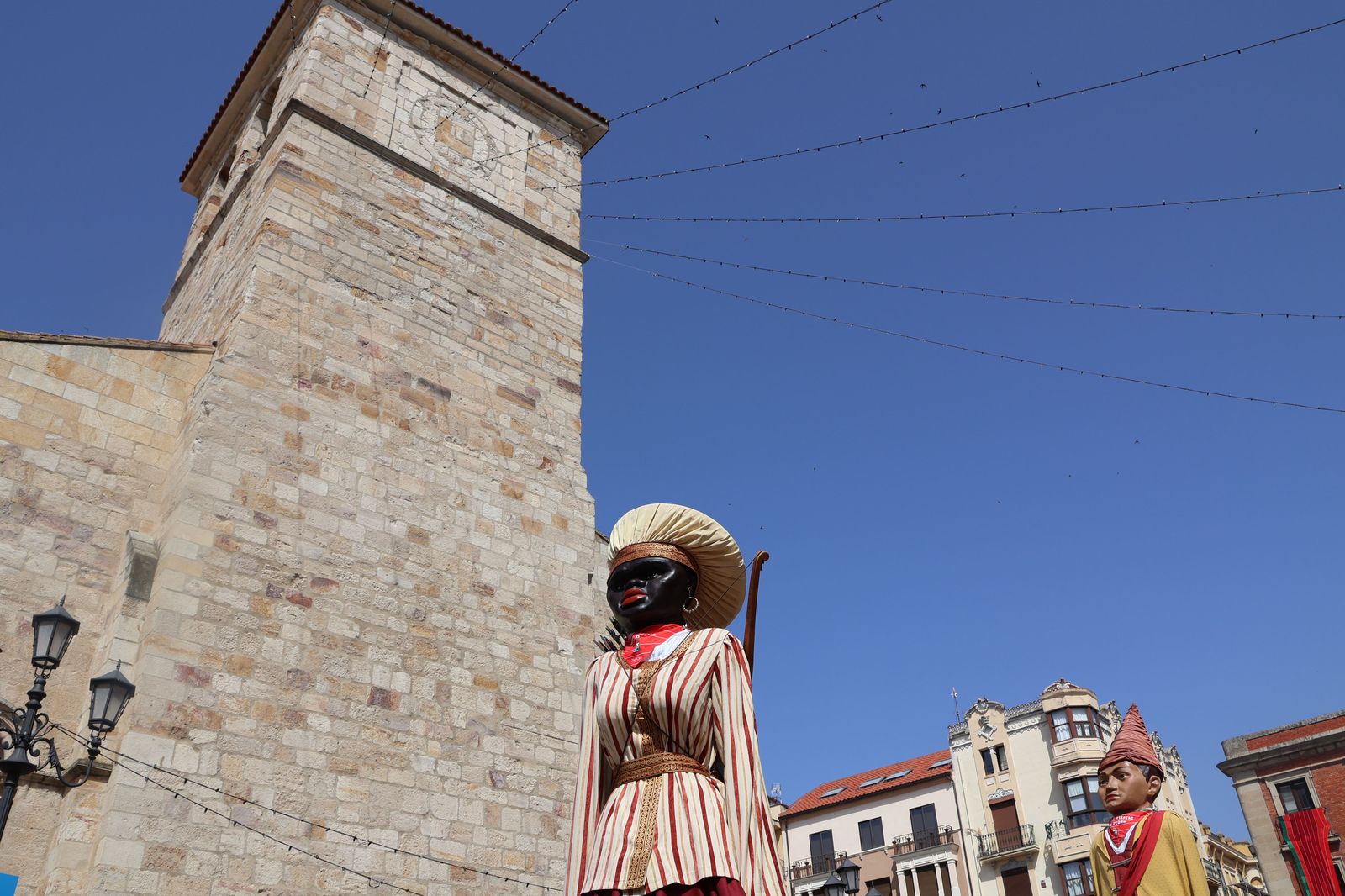 Pasacalles de Gigantes y Gigantillas (12).jpg