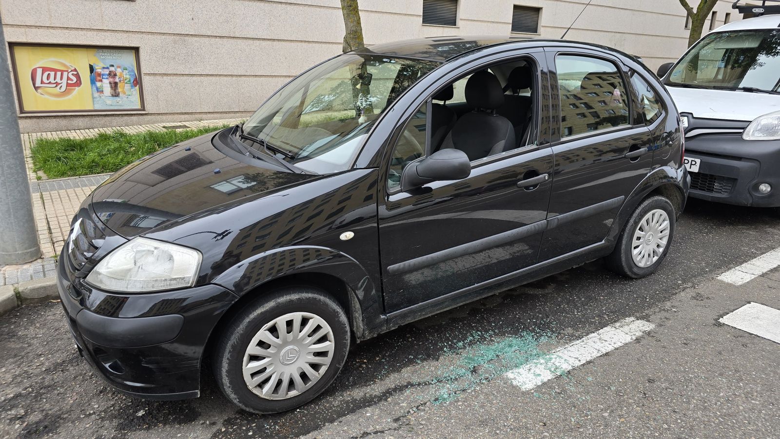 Disparan perdigones contra un coche en la calle Astorga por segunda vez en tres dias1