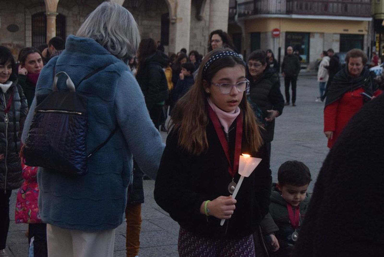 las-candelas-vuelven-a-unir-la-iglesia-de-san-juan-con-la-de-san-vicente-102