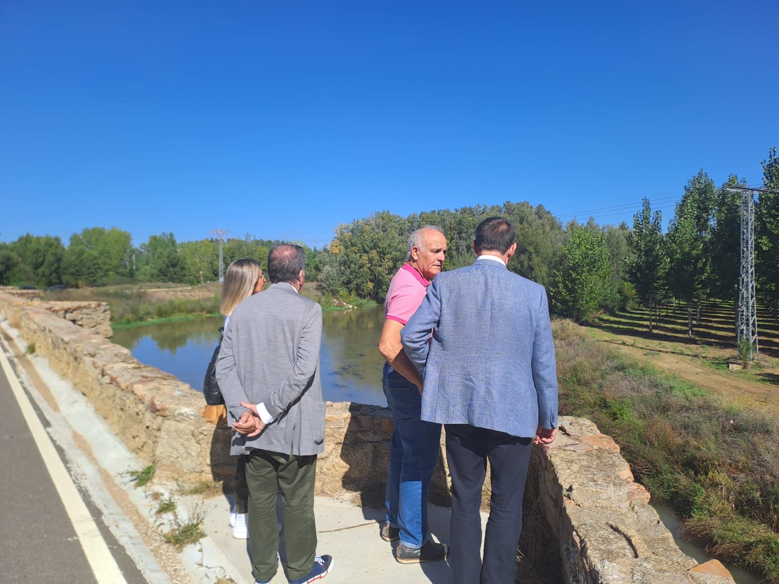 Ángel Blanco visita las obras de Castrogonzalo.