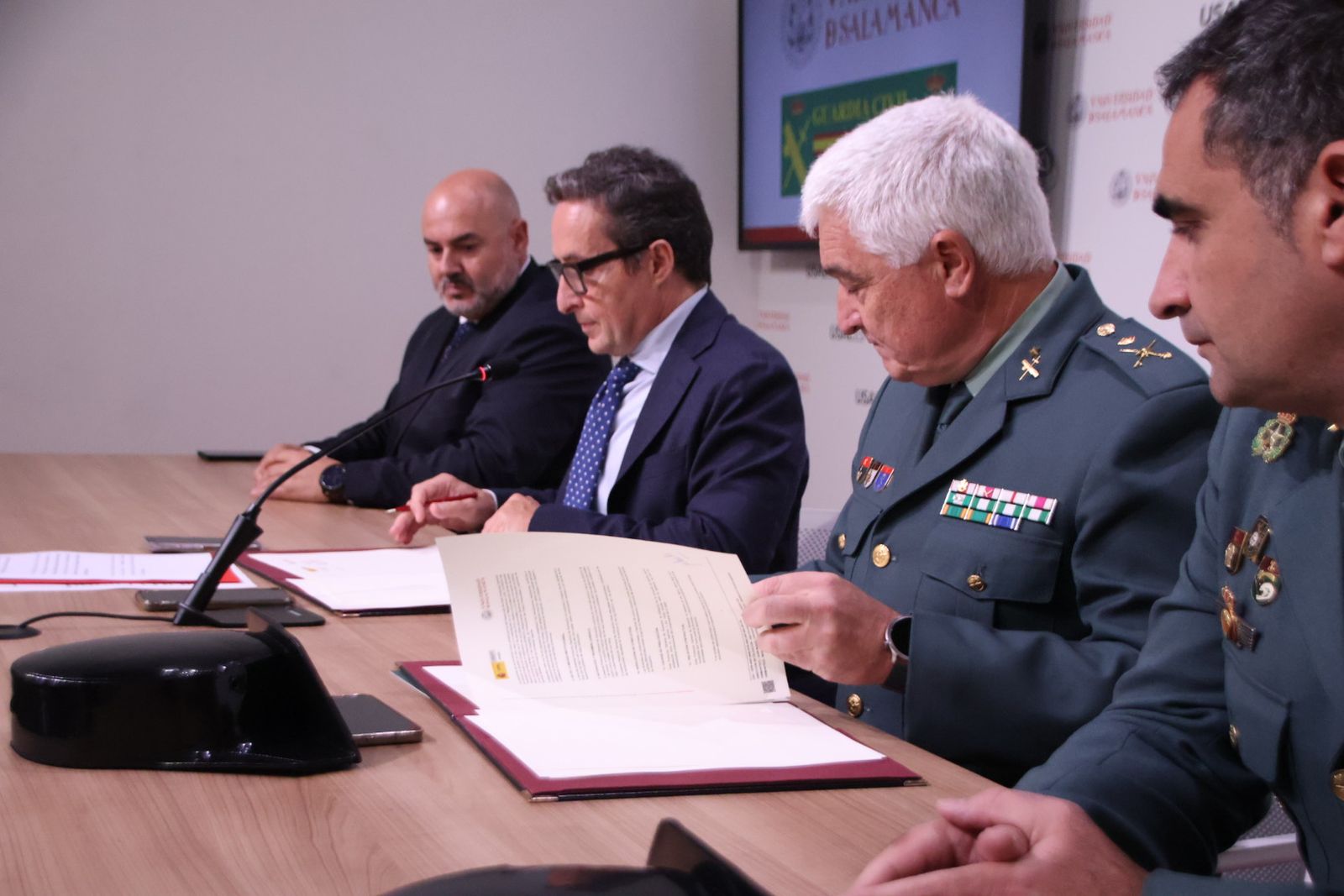 Firma de el protocolo general de actuación en materia de formación e investigación