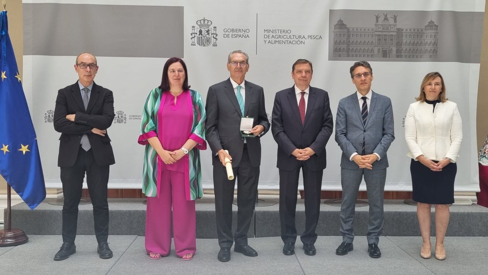 Rafael Sánchez Olea recibe la Encomienda de Número de la Orden del Mérito Civil